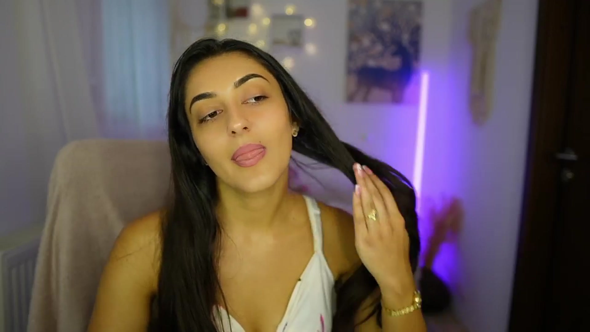 Gallery image thumbnail from Frida_Sante18's myfreecams stream on, 07/15/2024, 15:59 image 7 of 20