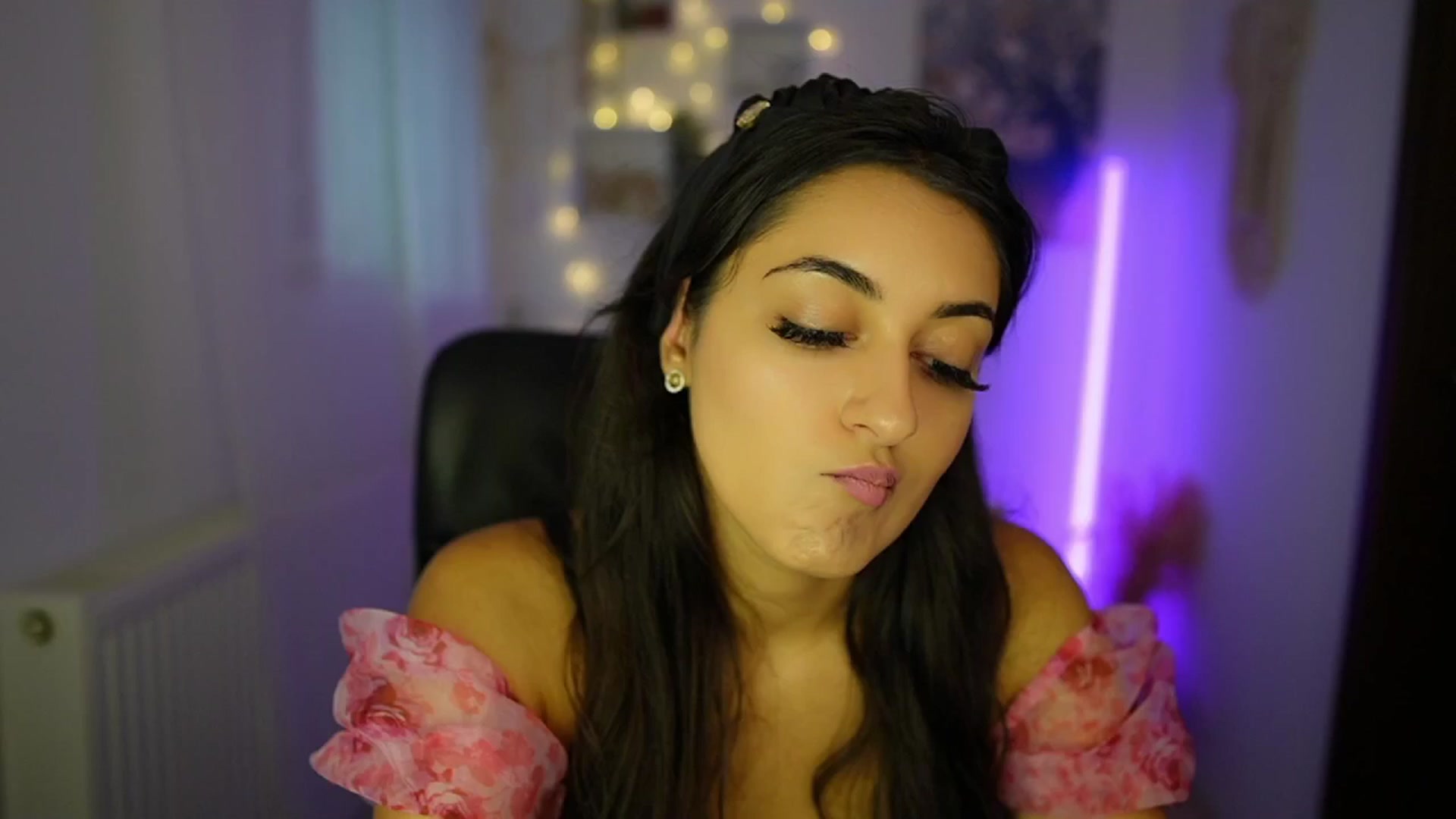 Gallery image thumbnail from Frida_Sante18's myfreecams stream on, 07/18/2024, 14:49 image 16 of 20