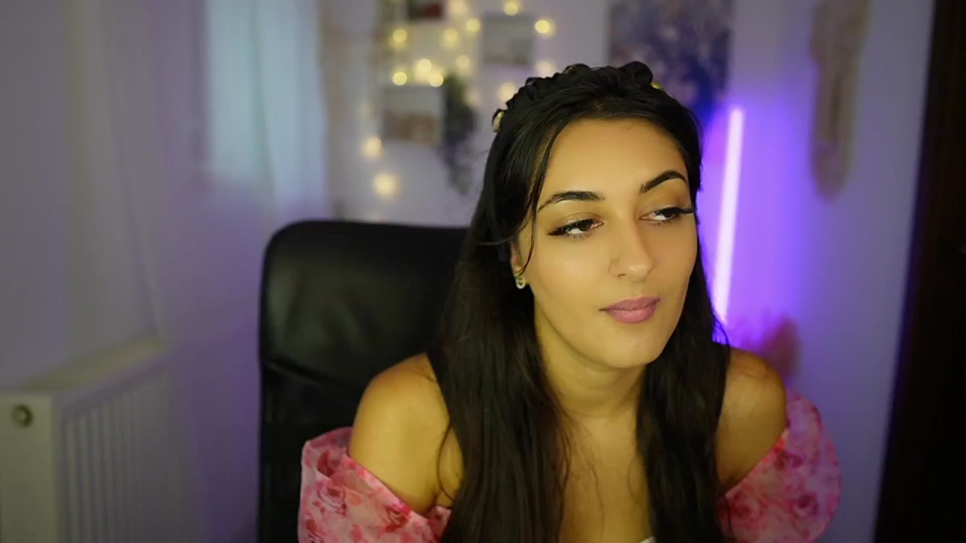 Gallery image thumbnail from Frida_Sante18's myfreecams stream on, 07/18/2024, 14:49 image 8 of 20