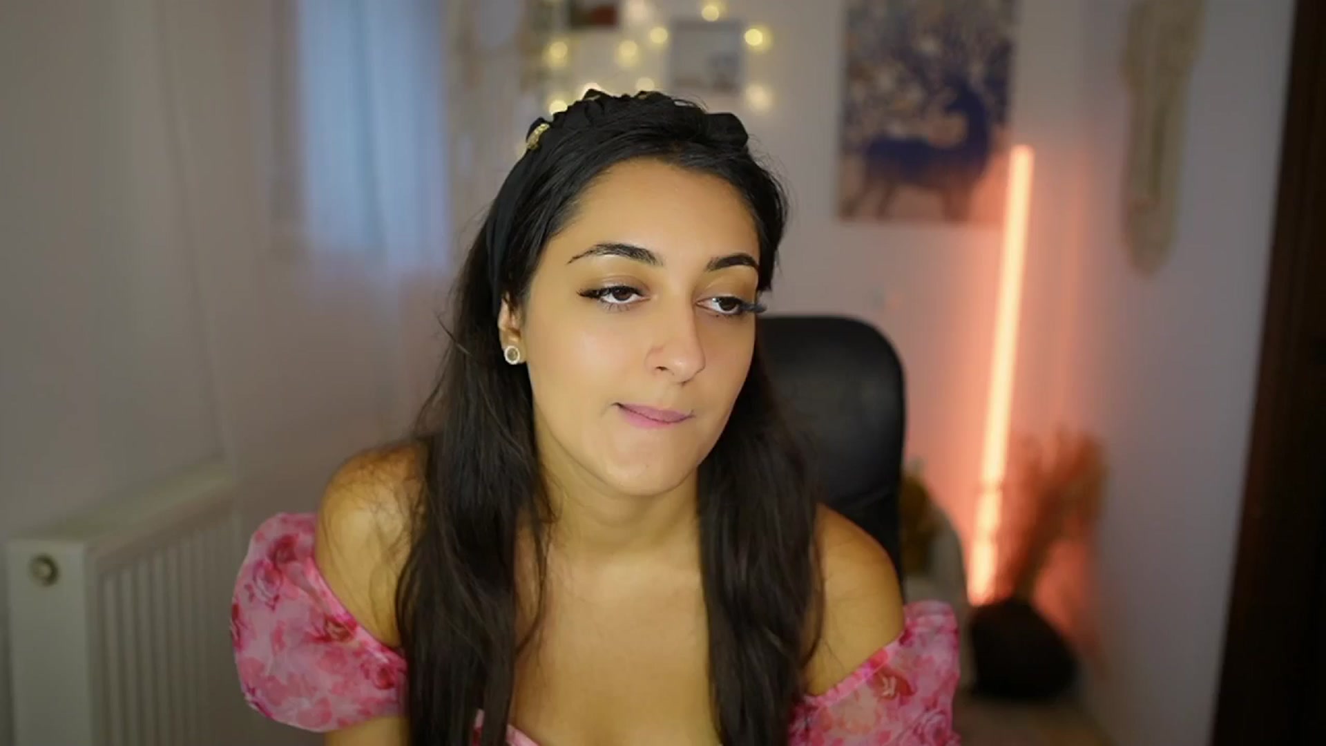 Gallery image thumbnail from Frida_Sante18's myfreecams stream on, 07/18/2024, 16:30 image 15 of 20
