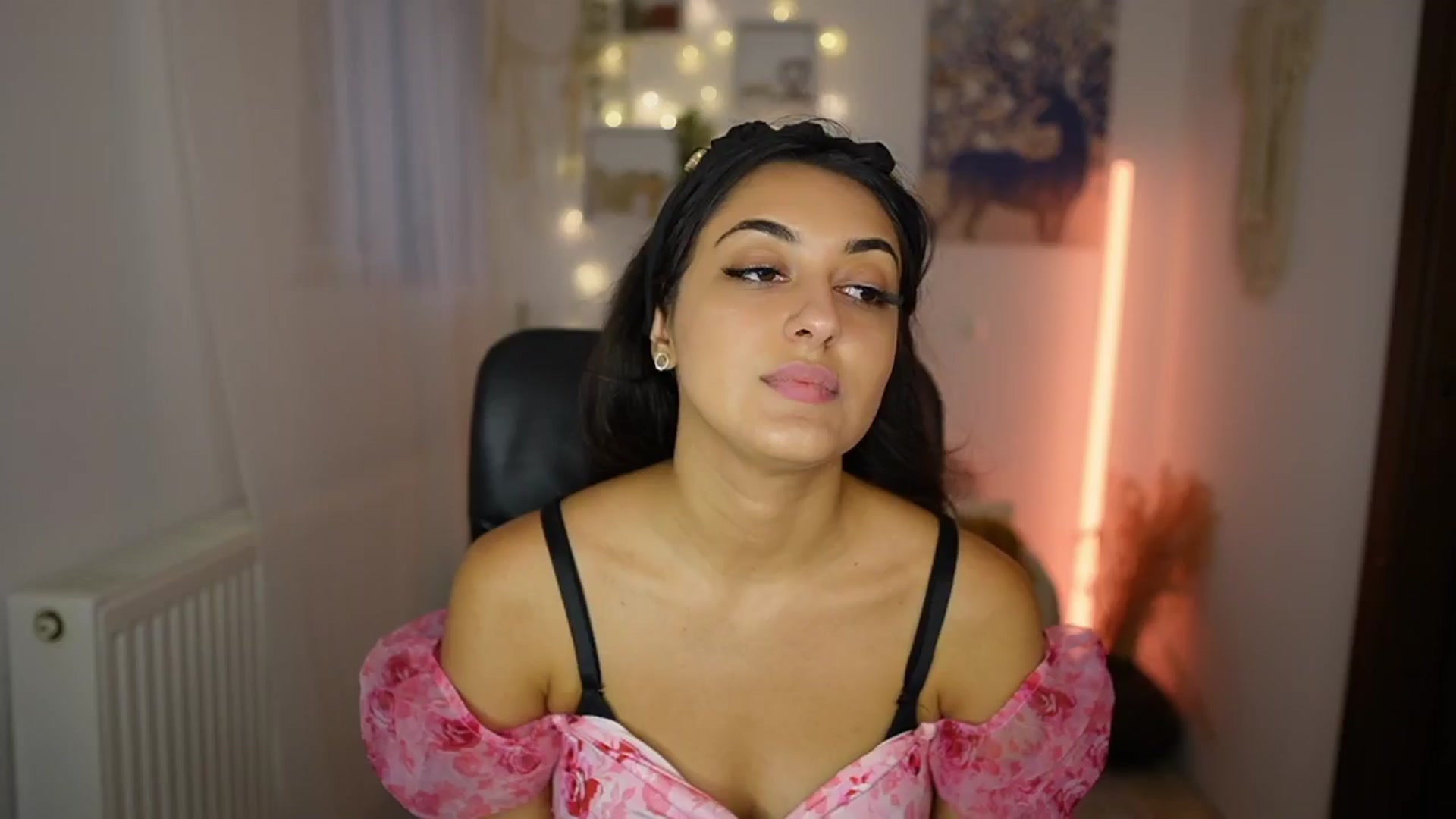 Gallery image thumbnail from Frida_Sante18's myfreecams stream on, 07/18/2024, 18:01 image 18 of 20