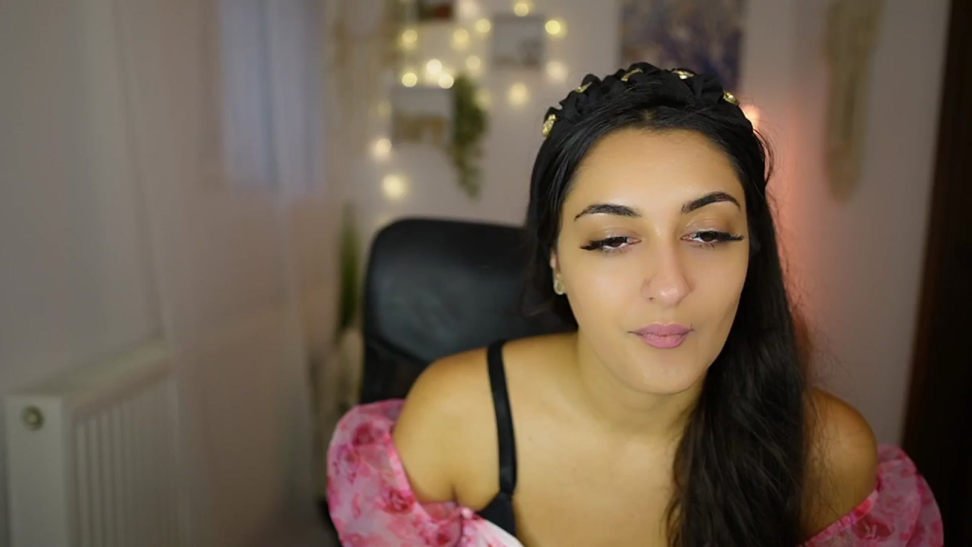 Gallery image thumbnail from Frida_Sante18's myfreecams stream on, 07/18/2024, 18:01 image 7 of 20