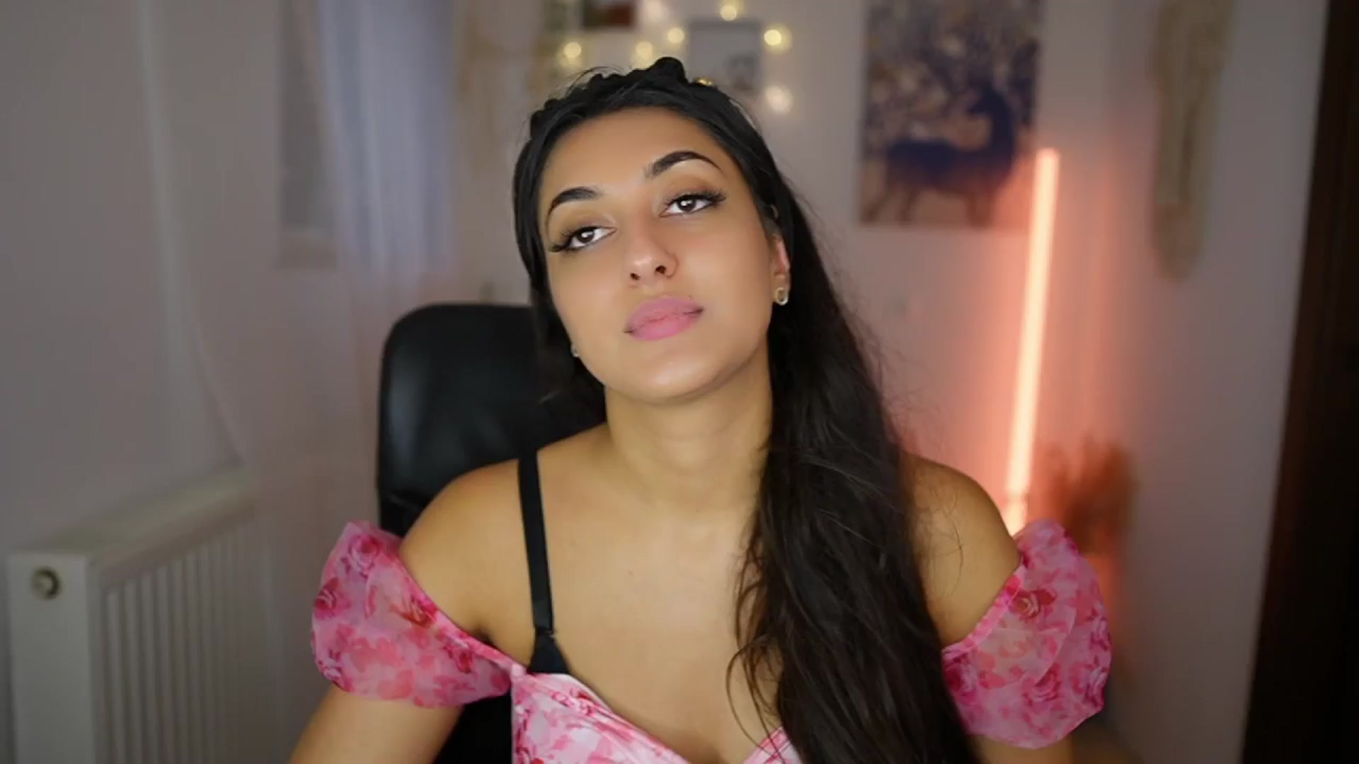 Gallery image thumbnail from Frida_Sante18's myfreecams stream on, 07/18/2024, 18:01 image 1 of 20