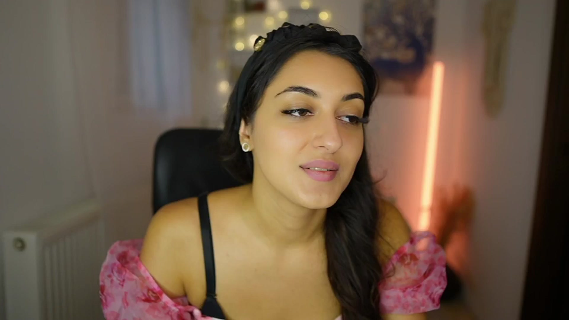 Gallery image thumbnail from Frida_Sante18's myfreecams stream on, 07/18/2024, 18:01 image 2 of 20