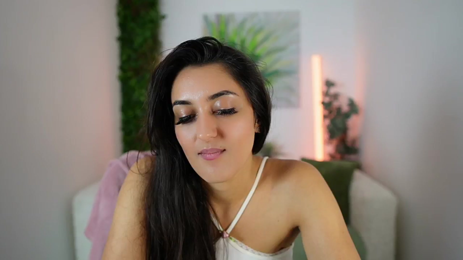 Gallery image thumbnail from Frida_Sante18's myfreecams stream on, 08/05/2024, 11:48 image 10 of 20