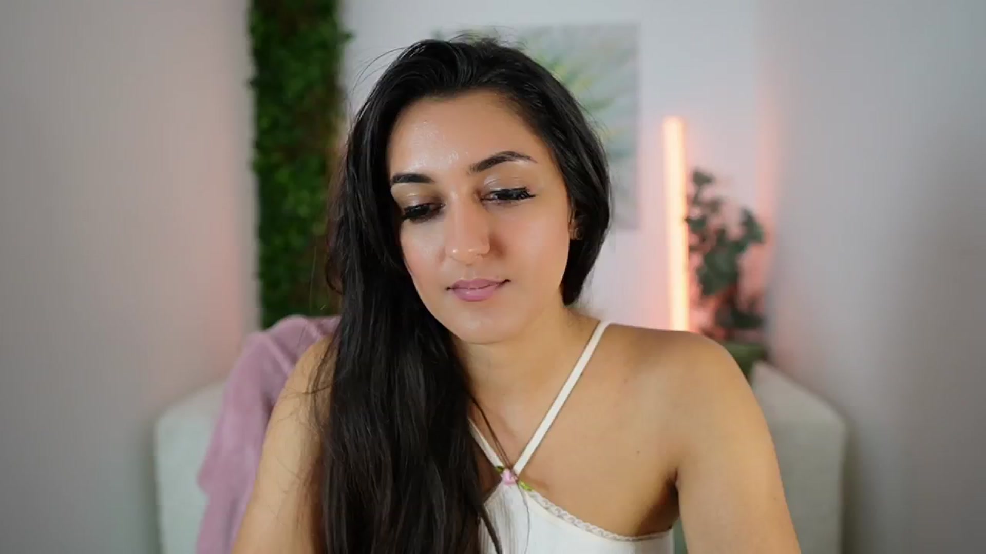 Gallery image thumbnail from Frida_Sante18's myfreecams stream on, 08/05/2024, 11:48 image 20 of 20