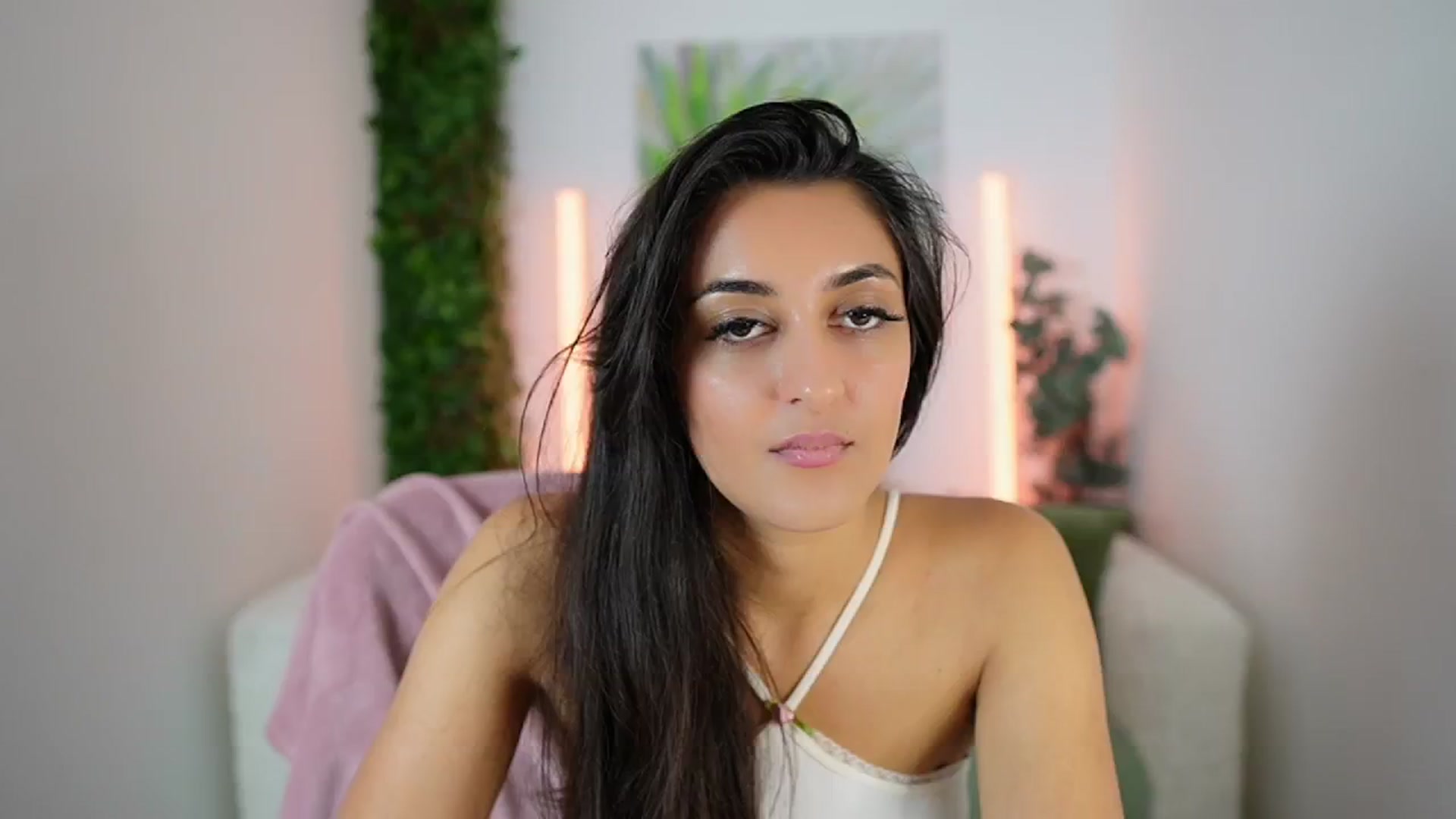 Gallery image thumbnail from Frida_Sante18's myfreecams stream on, 08/05/2024, 11:48 image 11 of 20