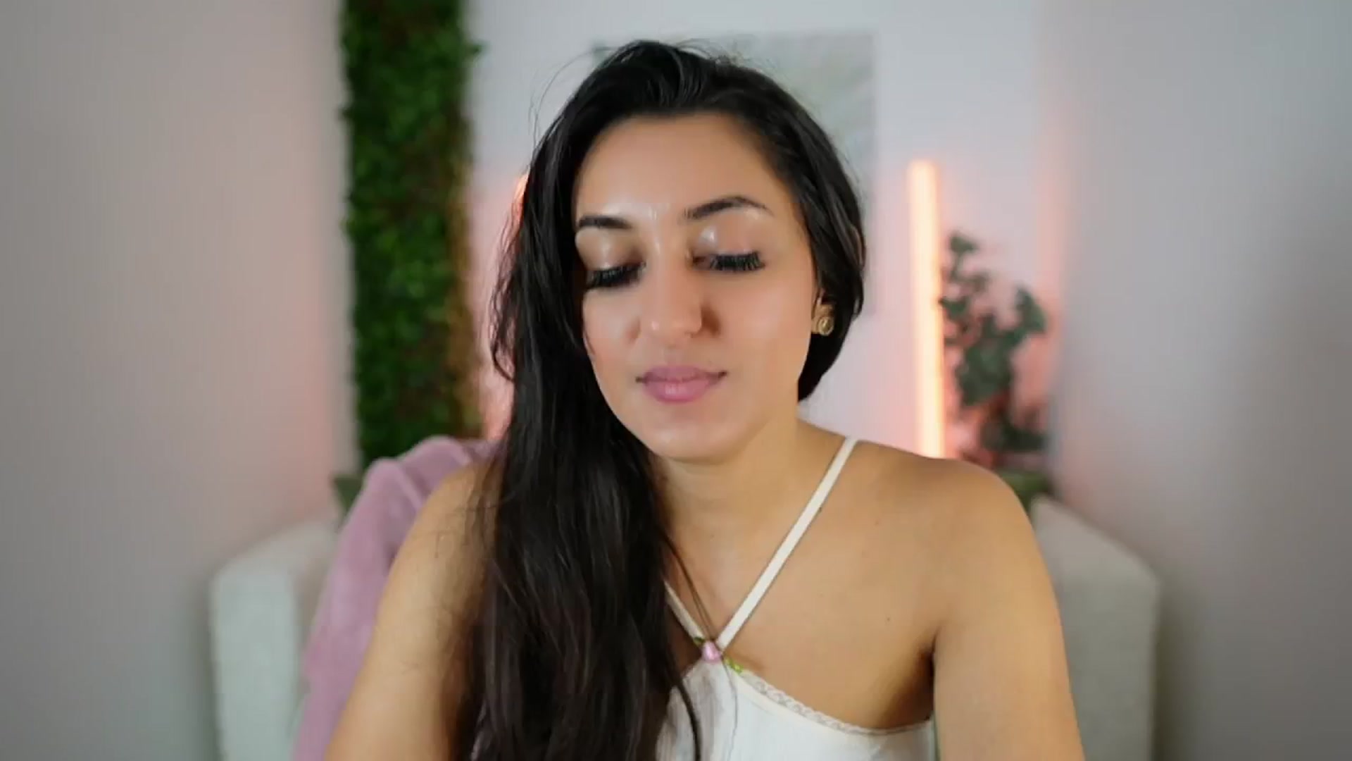 Gallery image thumbnail from Frida_Sante18's myfreecams stream on, 08/05/2024, 11:48 image 17 of 20