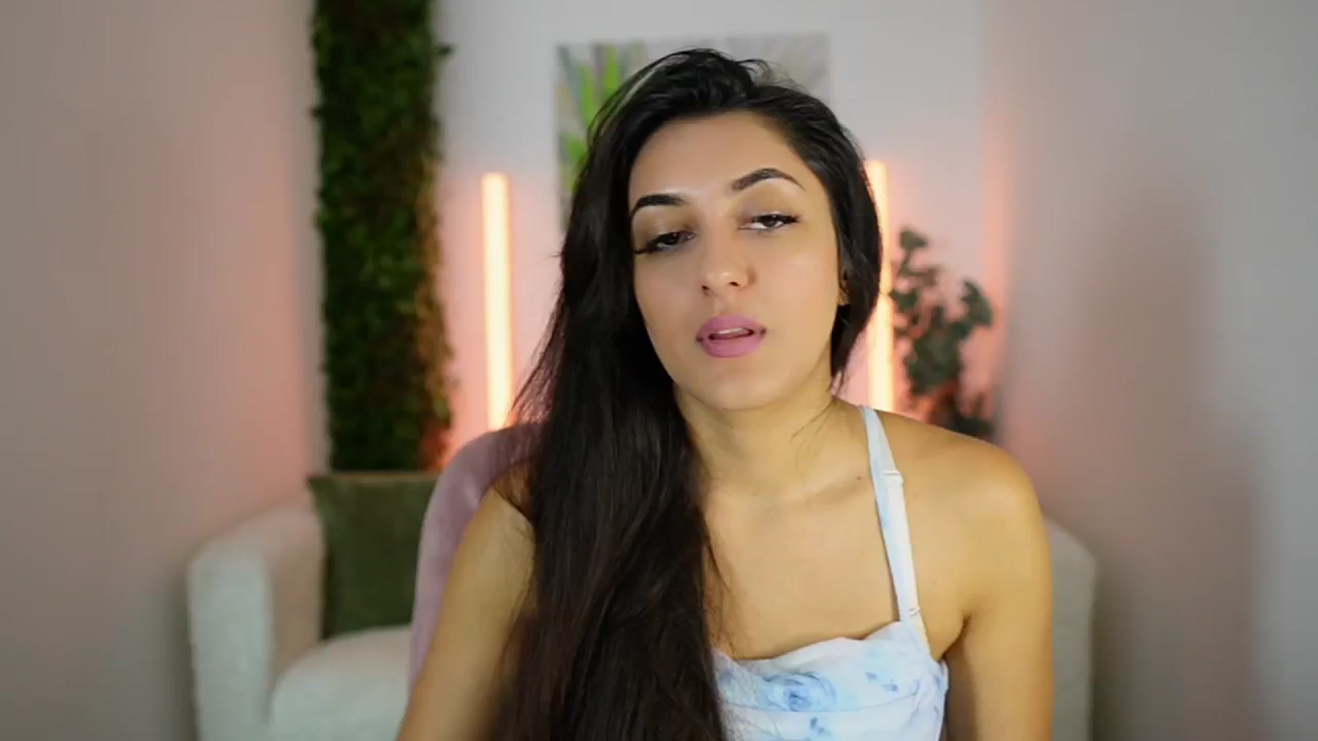 Gallery image thumbnail from Frida_Sante18's myfreecams stream on, 08/08/2024, 09:01 image 1 of 20