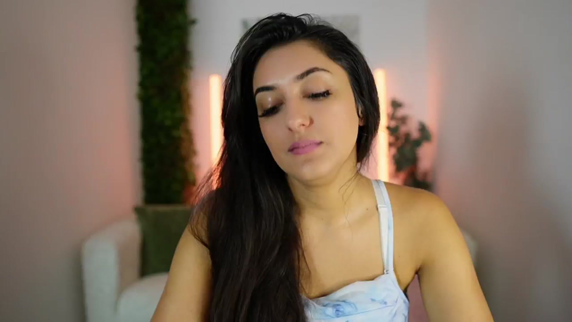 Gallery image thumbnail from Frida_Sante18's myfreecams stream on, 08/08/2024, 09:01 image 5 of 20