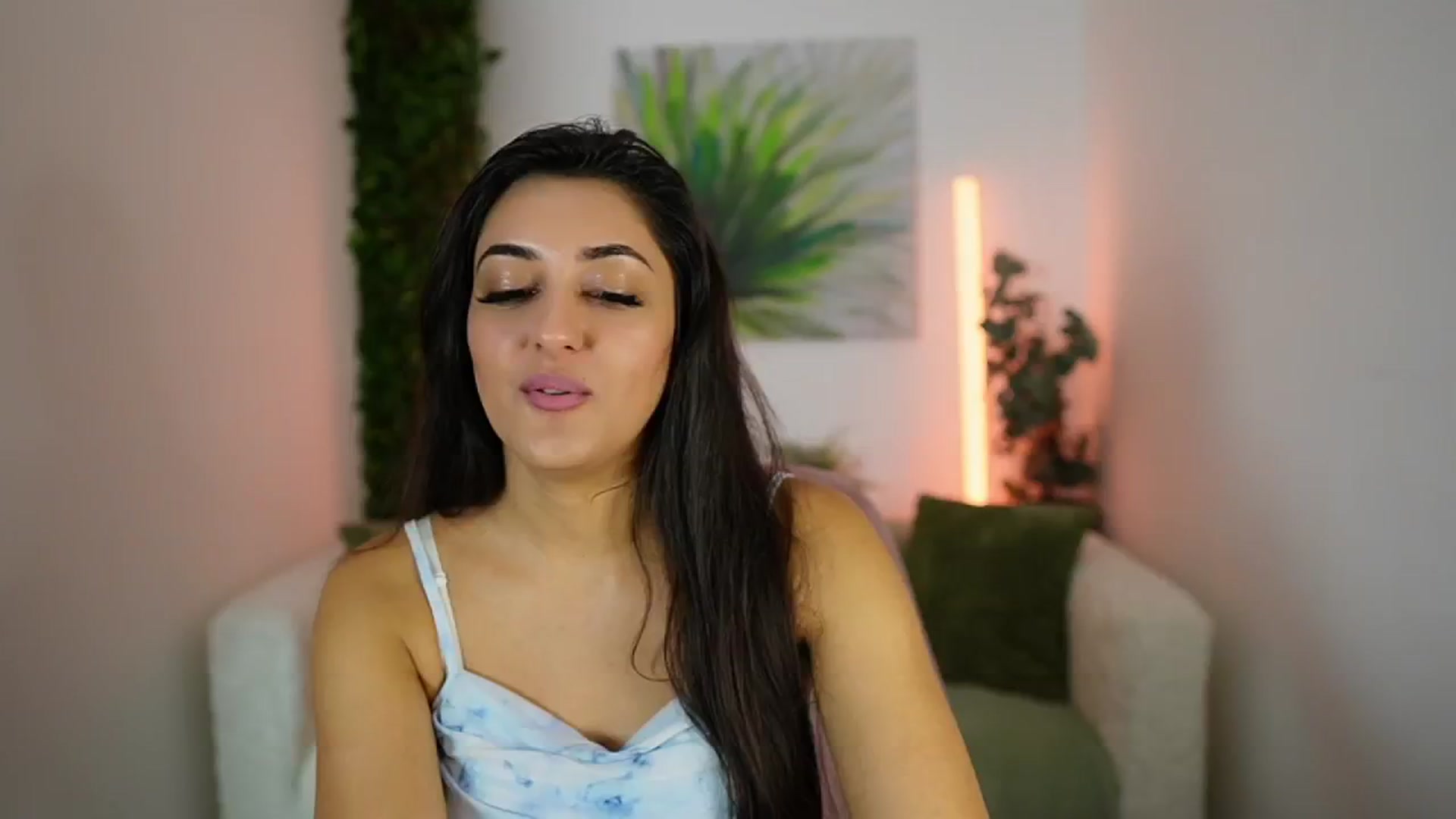 Gallery image thumbnail from Frida_Sante18's myfreecams stream on, 08/08/2024, 10:01 image 4 of 20