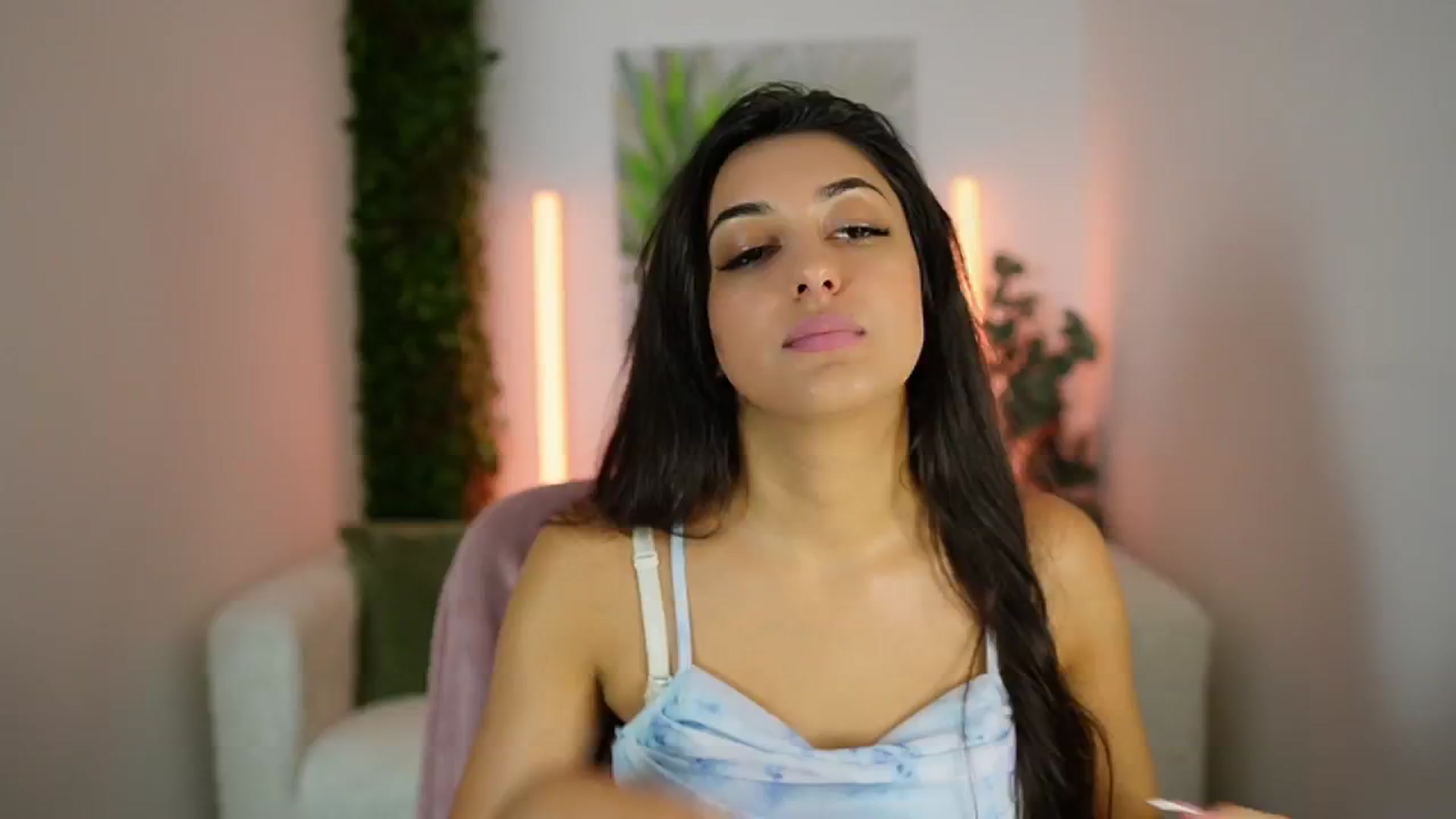 Gallery image thumbnail from Frida_Sante18's myfreecams stream on, 08/08/2024, 10:01 image 20 of 20
