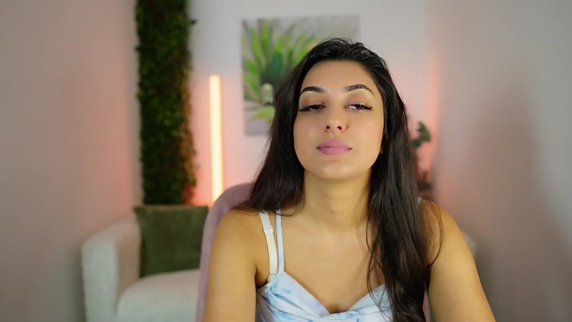 Gallery image thumbnail from Frida_Sante18's myfreecams stream on, 08/08/2024, 10:01 image 19 of 20