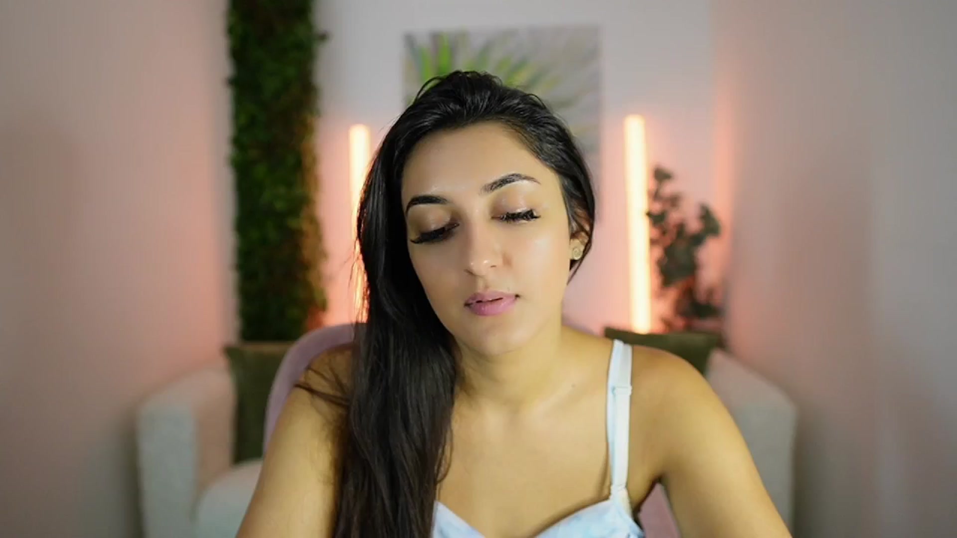 Gallery image thumbnail from Frida_Sante18's myfreecams stream on, 08/08/2024, 11:22 image 6 of 20
