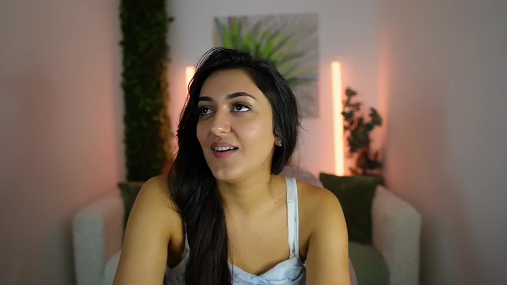 Gallery image thumbnail from Frida_Sante18's myfreecams stream on, 08/08/2024, 11:22 image 20 of 20