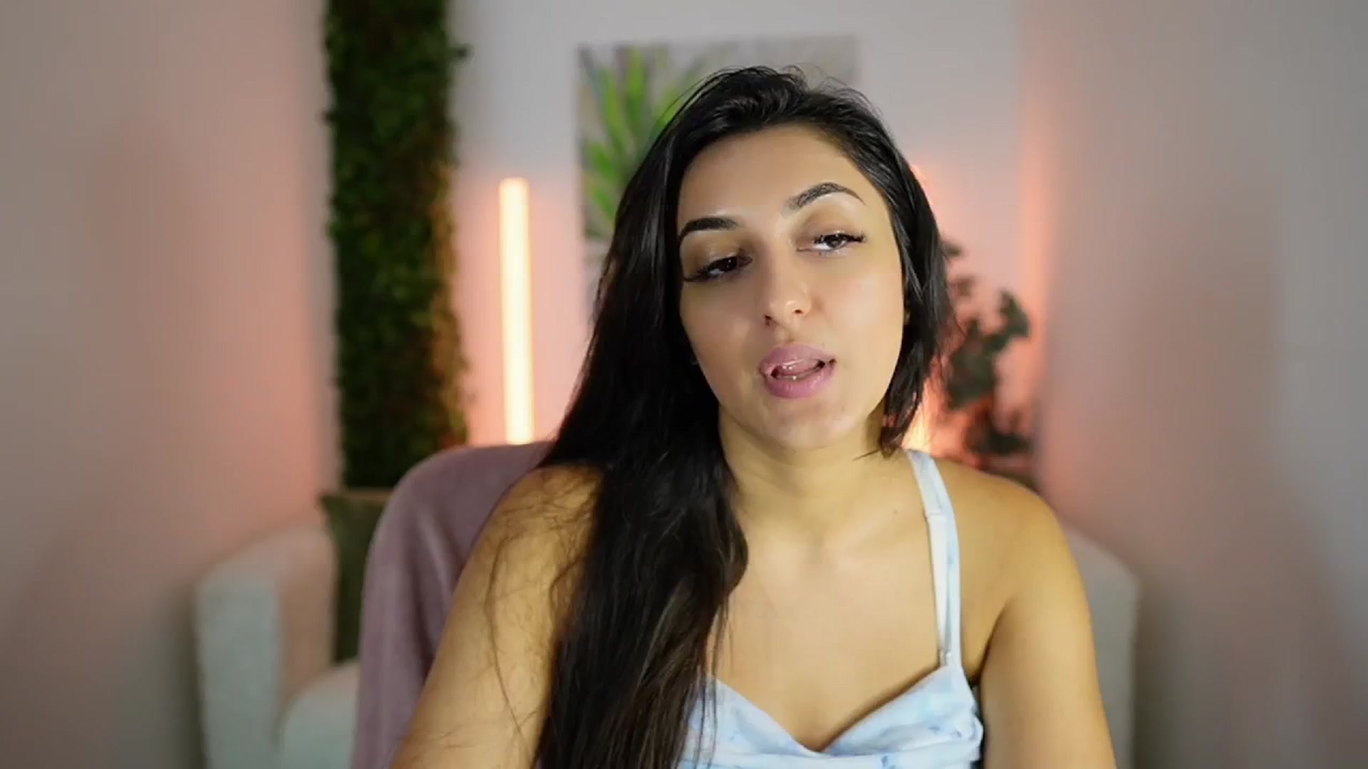 Gallery image thumbnail from Frida_Sante18's myfreecams stream on, 08/08/2024, 11:22 image 13 of 20