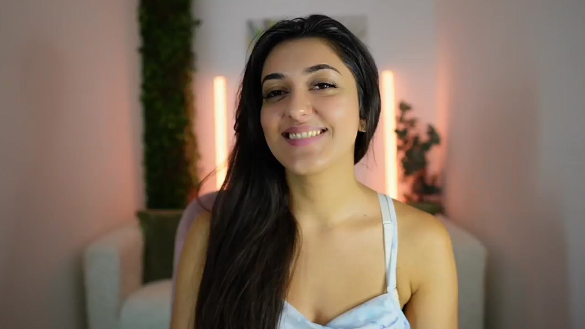 Gallery image thumbnail from Frida_Sante18's myfreecams stream on, 08/08/2024, 11:22 image 14 of 20