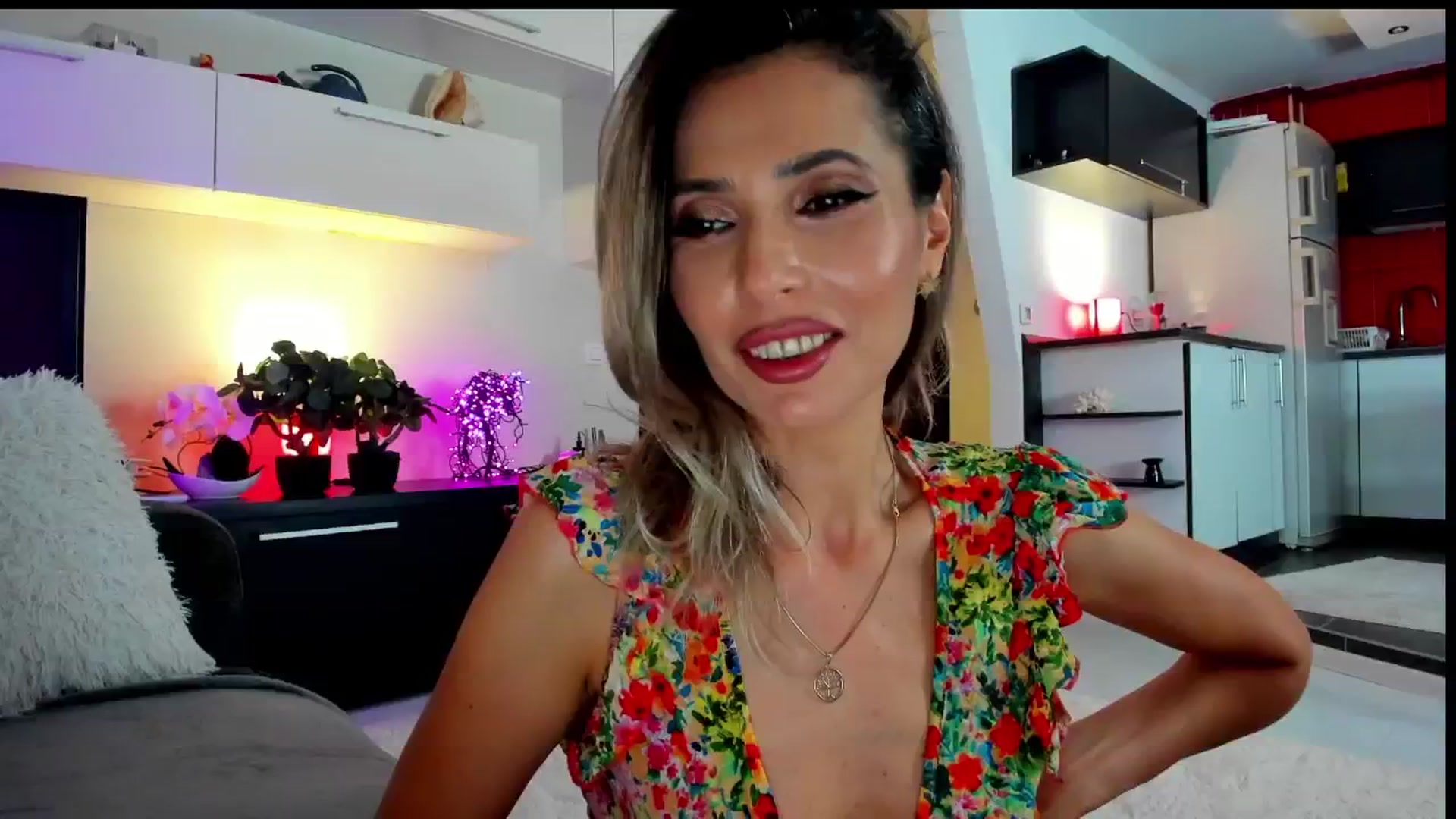 Gallery image thumbnail from FridayFunLady's myfreecams stream on, 06/07/2024, 22:11 image 18 of 20