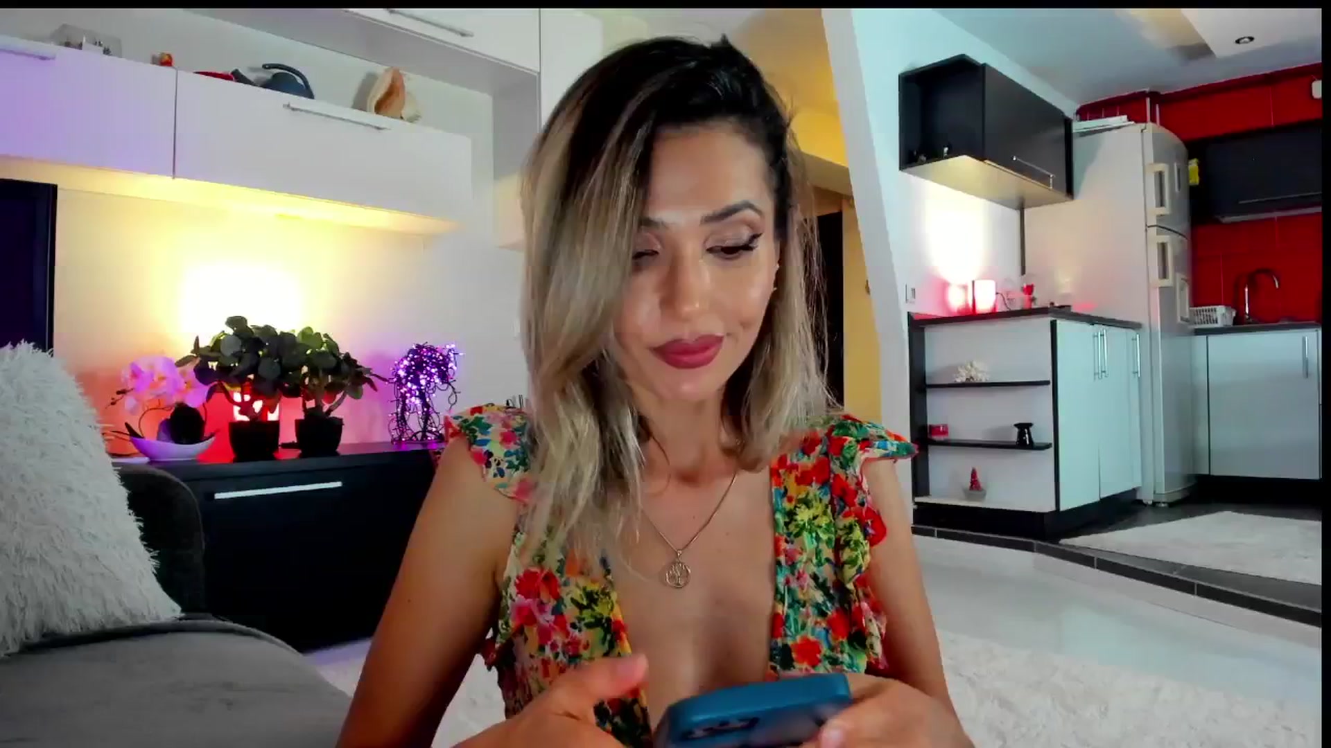 Gallery image thumbnail from FridayFunLady's myfreecams stream on, 06/07/2024, 22:11 image 15 of 20