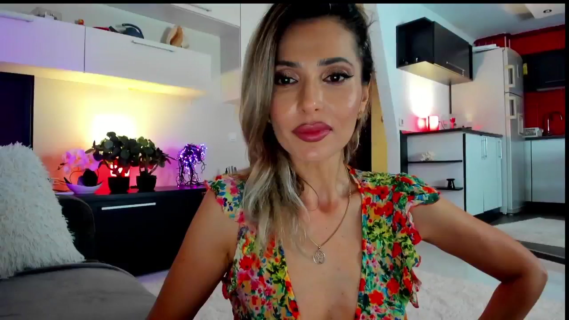 Gallery image thumbnail from FridayFunLady's myfreecams stream on, 06/07/2024, 22:11 image 17 of 20