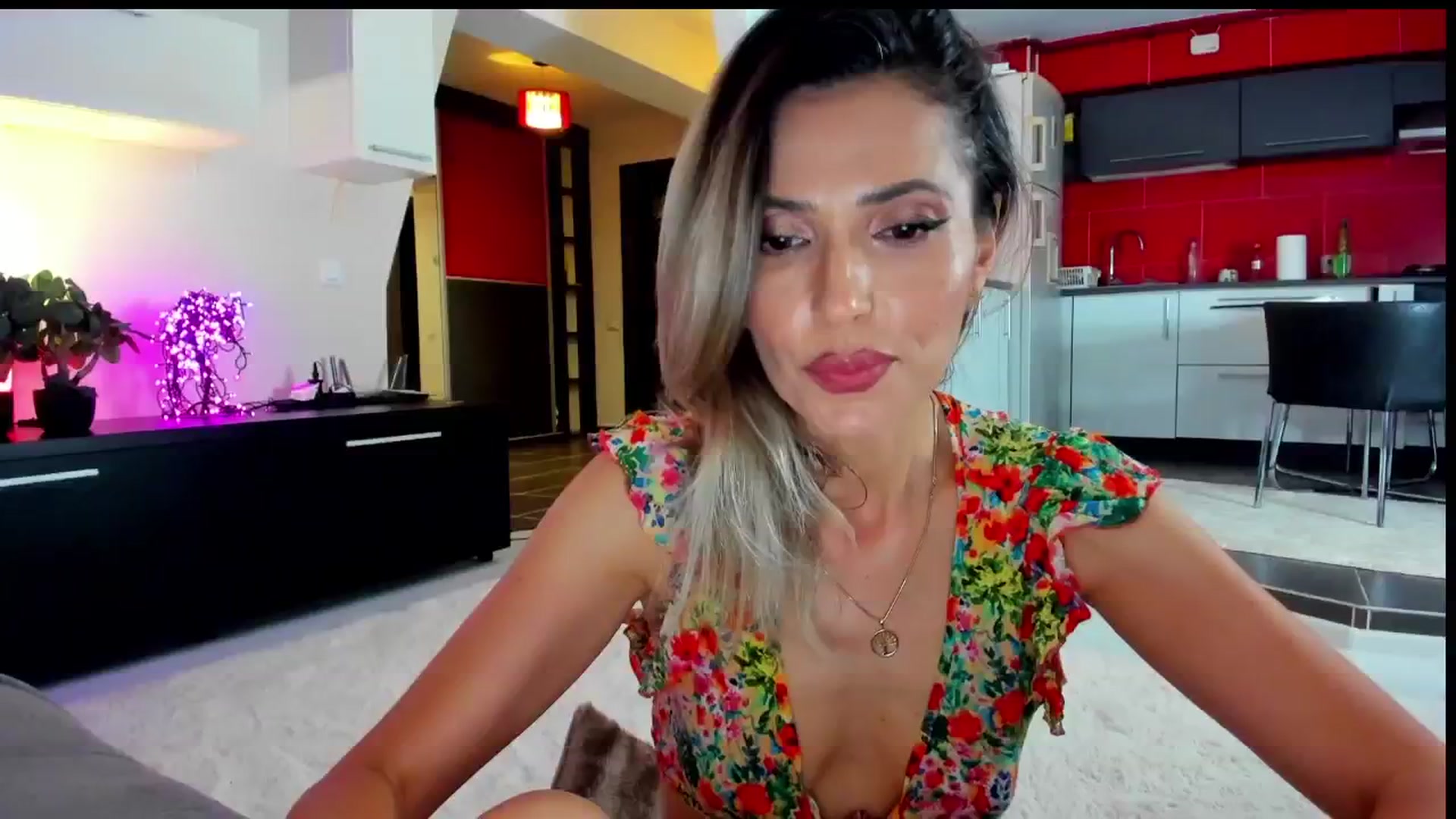 Gallery image thumbnail from FridayFunLady's myfreecams stream on, 06/07/2024, 22:11 image 1 of 20