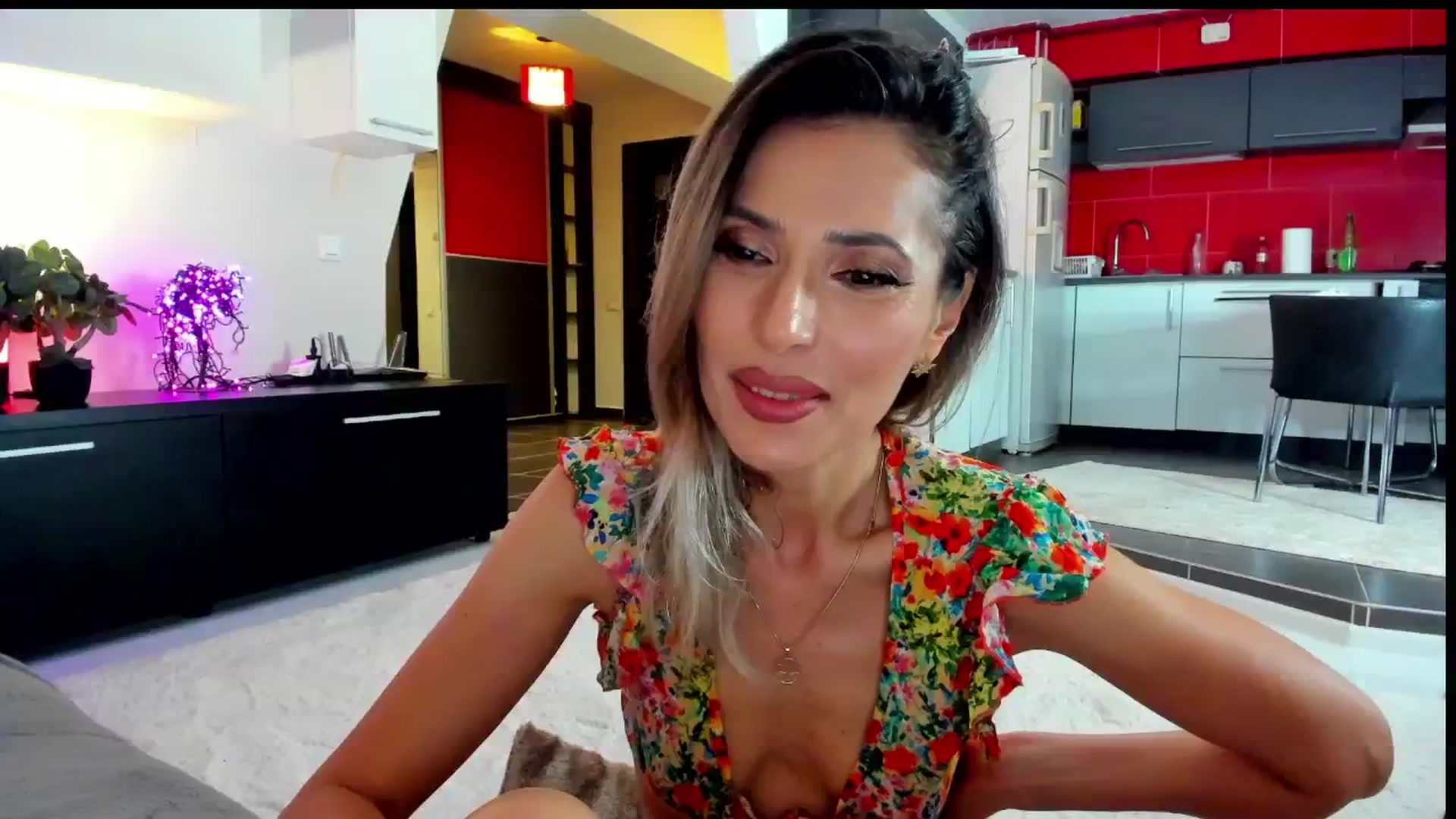 Gallery image thumbnail from FridayFunLady's myfreecams stream on, 06/07/2024, 22:11 image 4 of 20