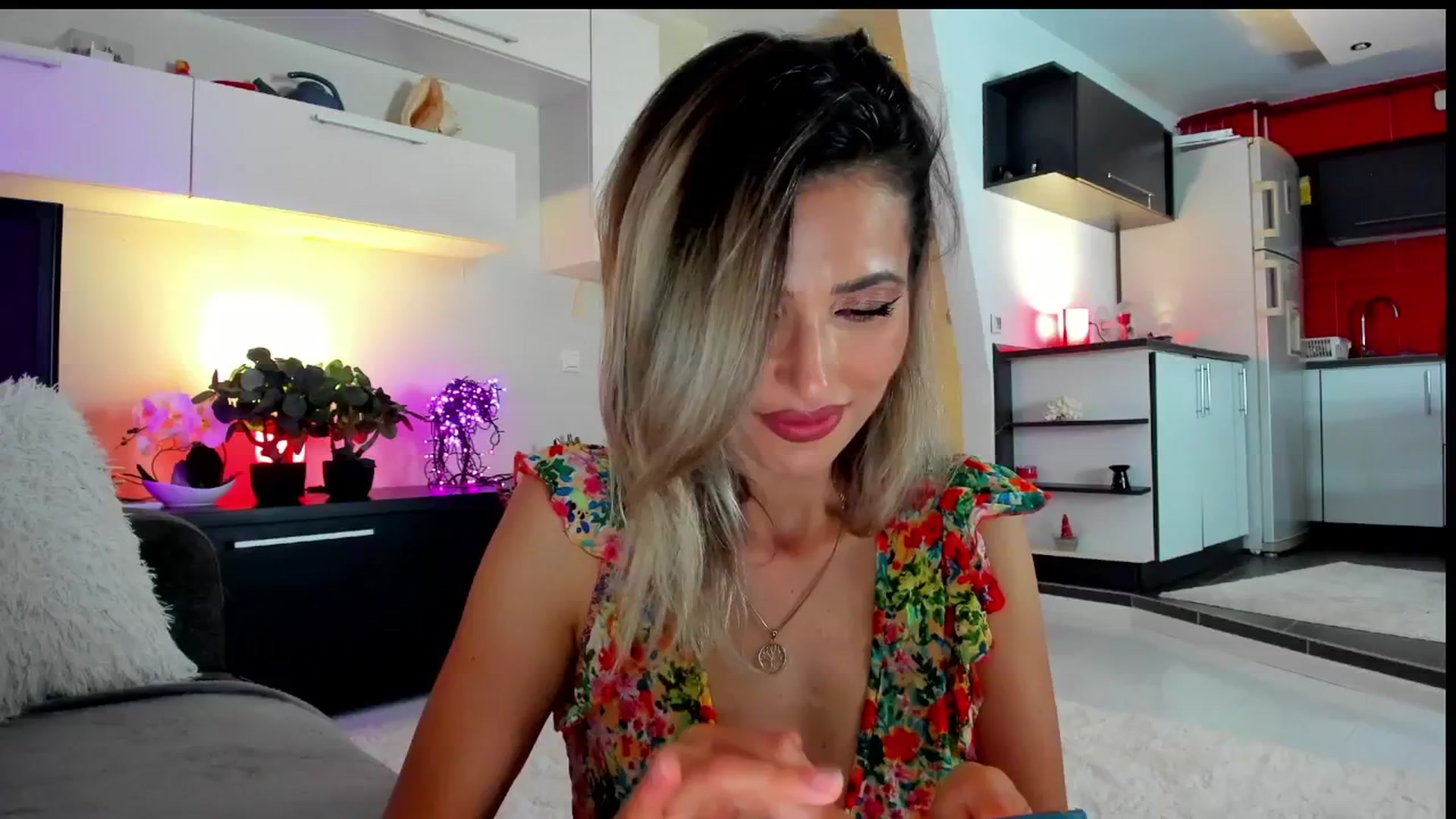 Gallery image thumbnail from FridayFunLady's myfreecams stream on, 06/07/2024, 22:11 image 16 of 20