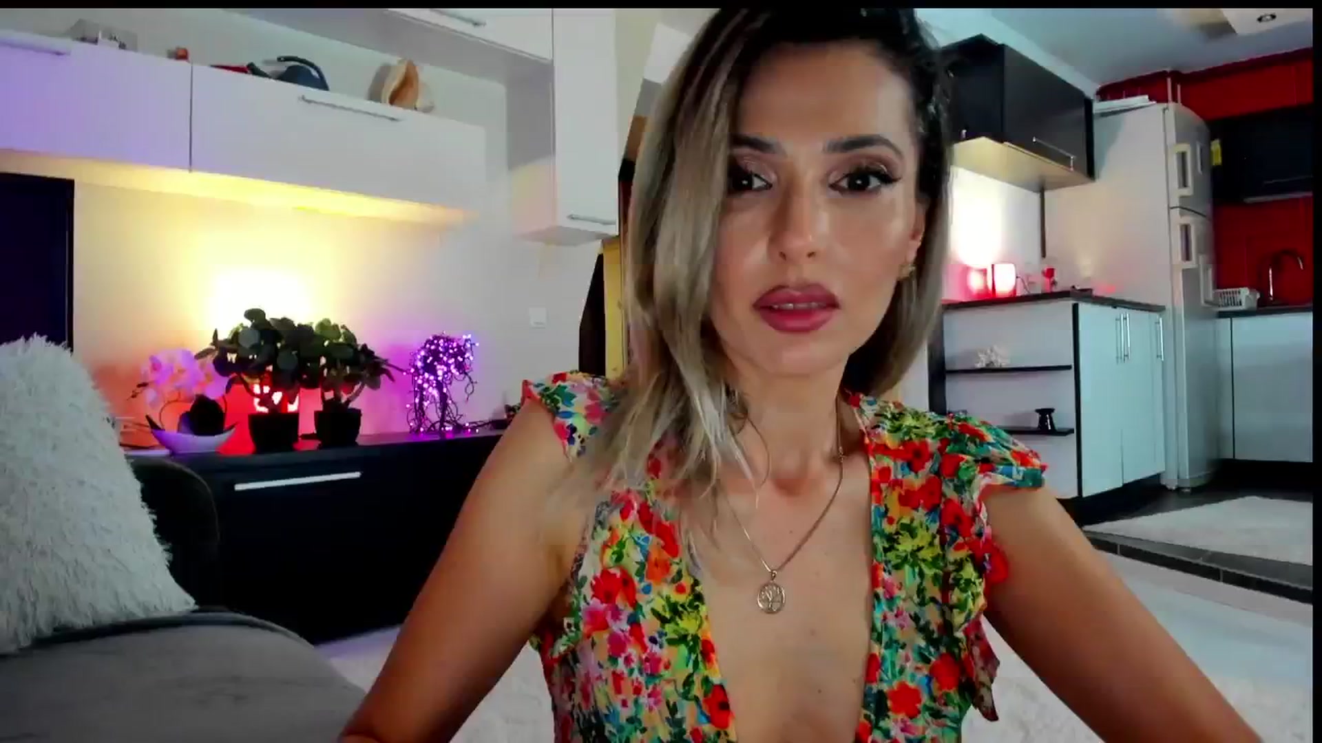 Gallery image thumbnail from FridayFunLady's myfreecams stream on, 06/07/2024, 22:11 image 19 of 20