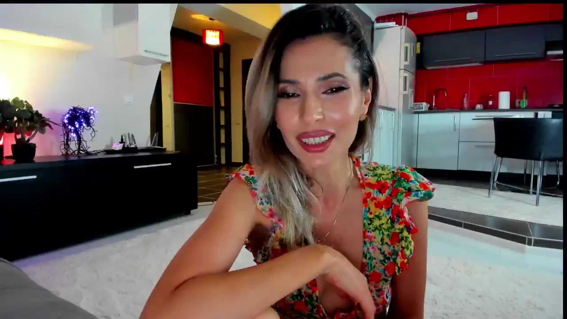 Gallery image thumbnail from FridayFunLady's myfreecams stream on, 06/07/2024, 22:11 image 3 of 20