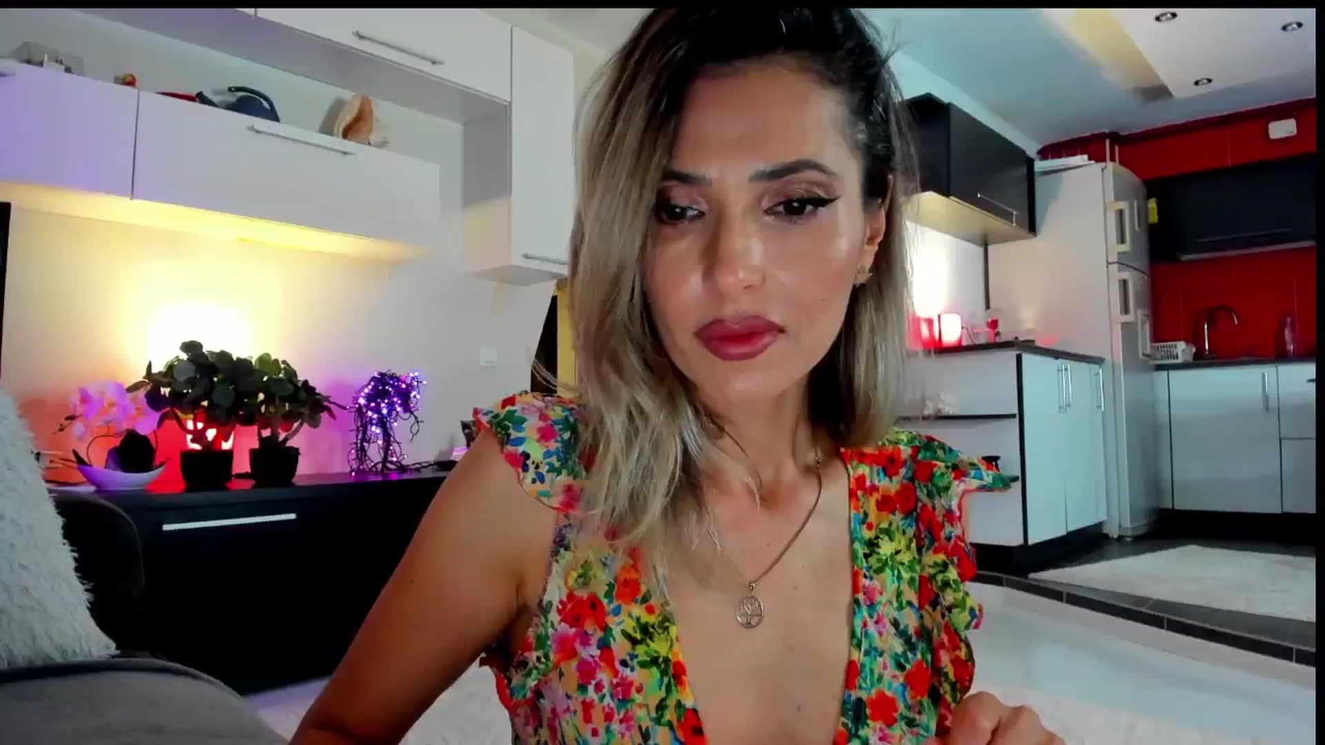 Gallery image thumbnail from FridayFunLady's myfreecams stream on, 06/07/2024, 22:11 image 14 of 20