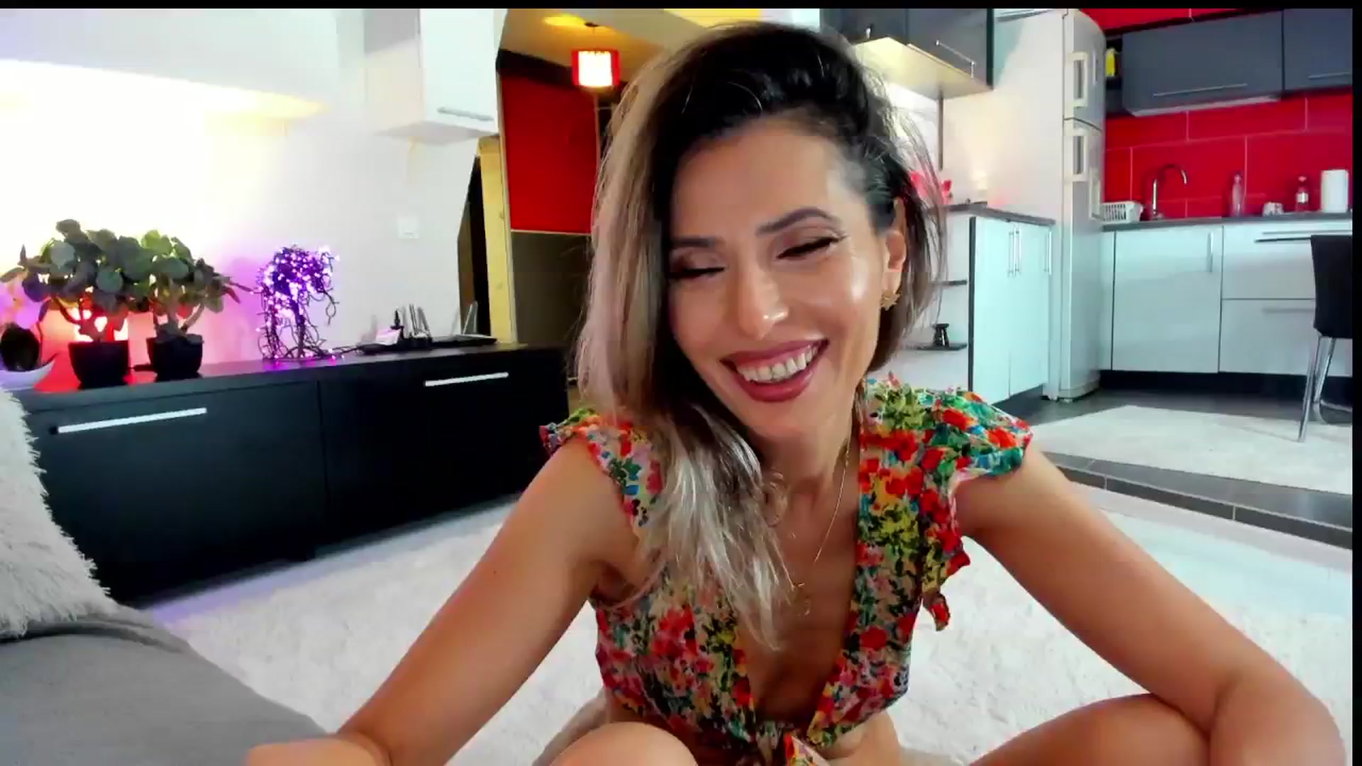 Gallery image thumbnail from FridayFunLady's myfreecams stream on, 06/08/2024, 01:46 image 14 of 20