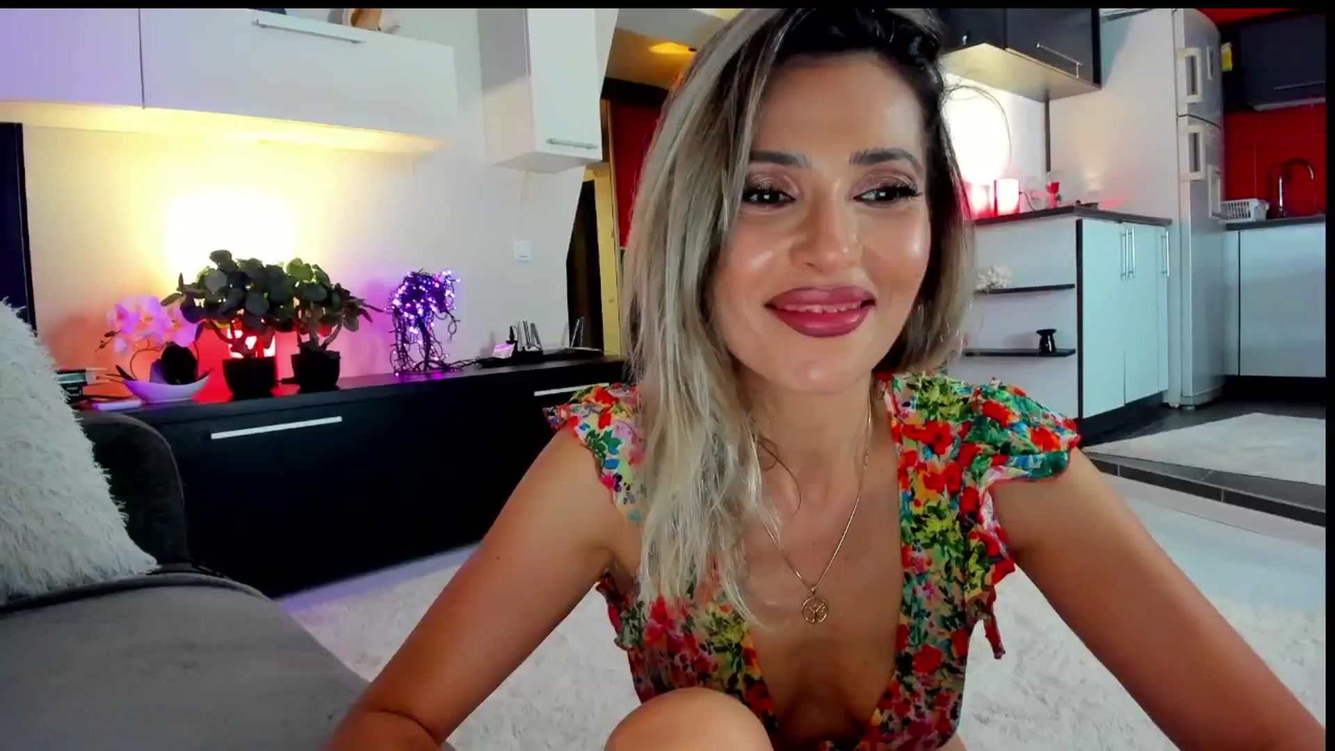 Gallery image thumbnail from FridayFunLady's myfreecams stream on, 06/08/2024, 01:46 image 2 of 20