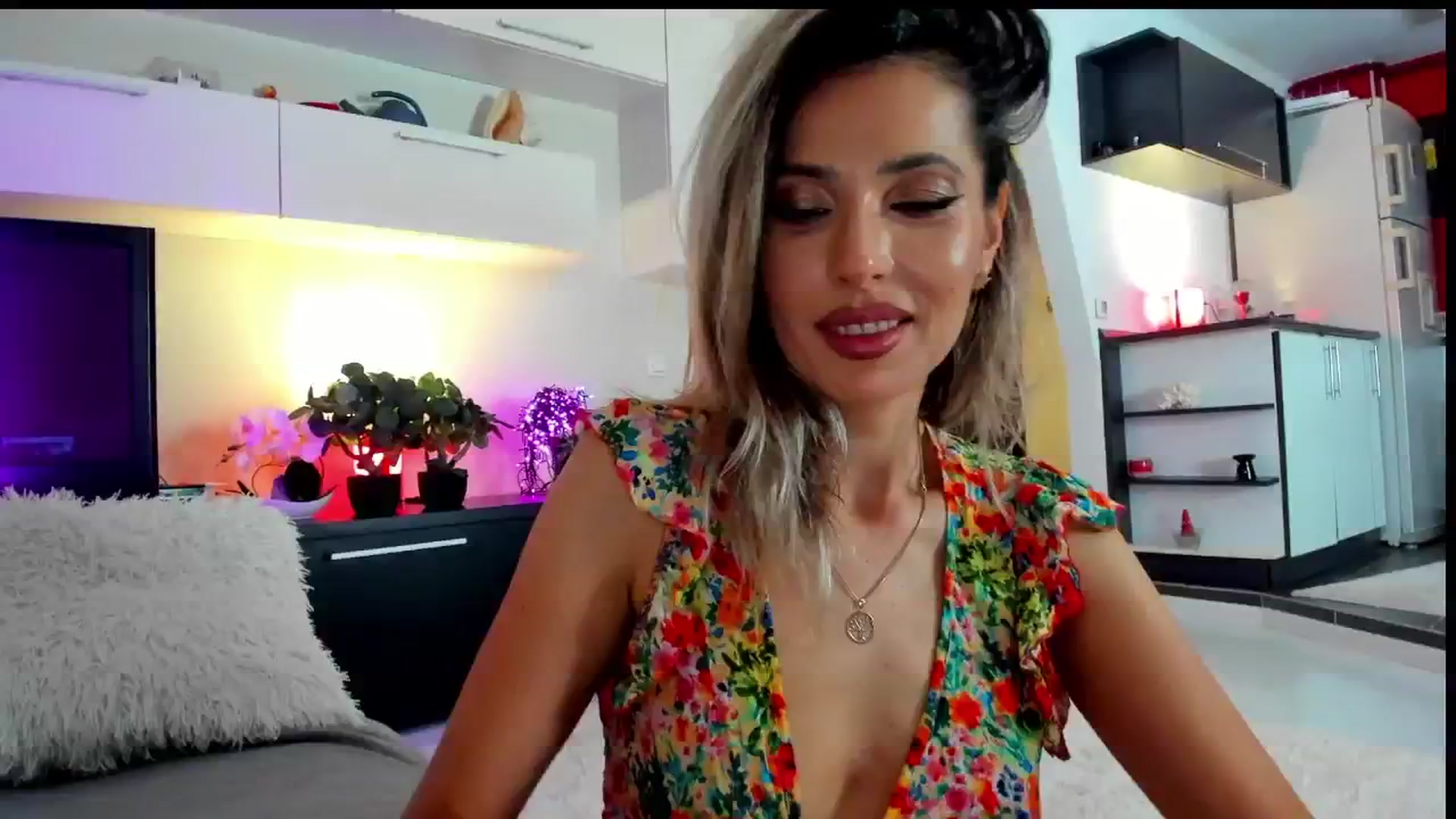 Gallery image thumbnail from FridayFunLady's myfreecams stream on, 06/08/2024, 01:46 image 15 of 20