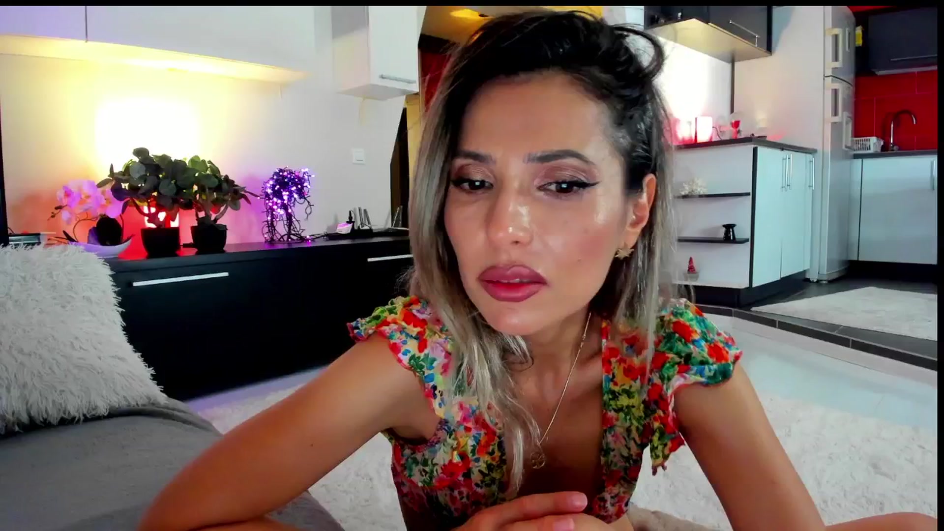 Gallery image thumbnail from FridayFunLady's myfreecams stream on, 06/08/2024, 01:46 image 11 of 20