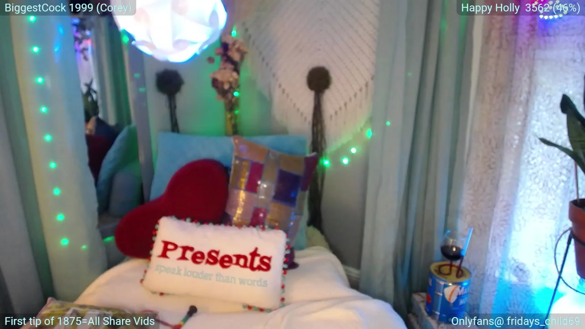 Gallery image thumbnail from Fridays_Child's myfreecams stream on, 03/17/2023, 22:07 image 3 of 20