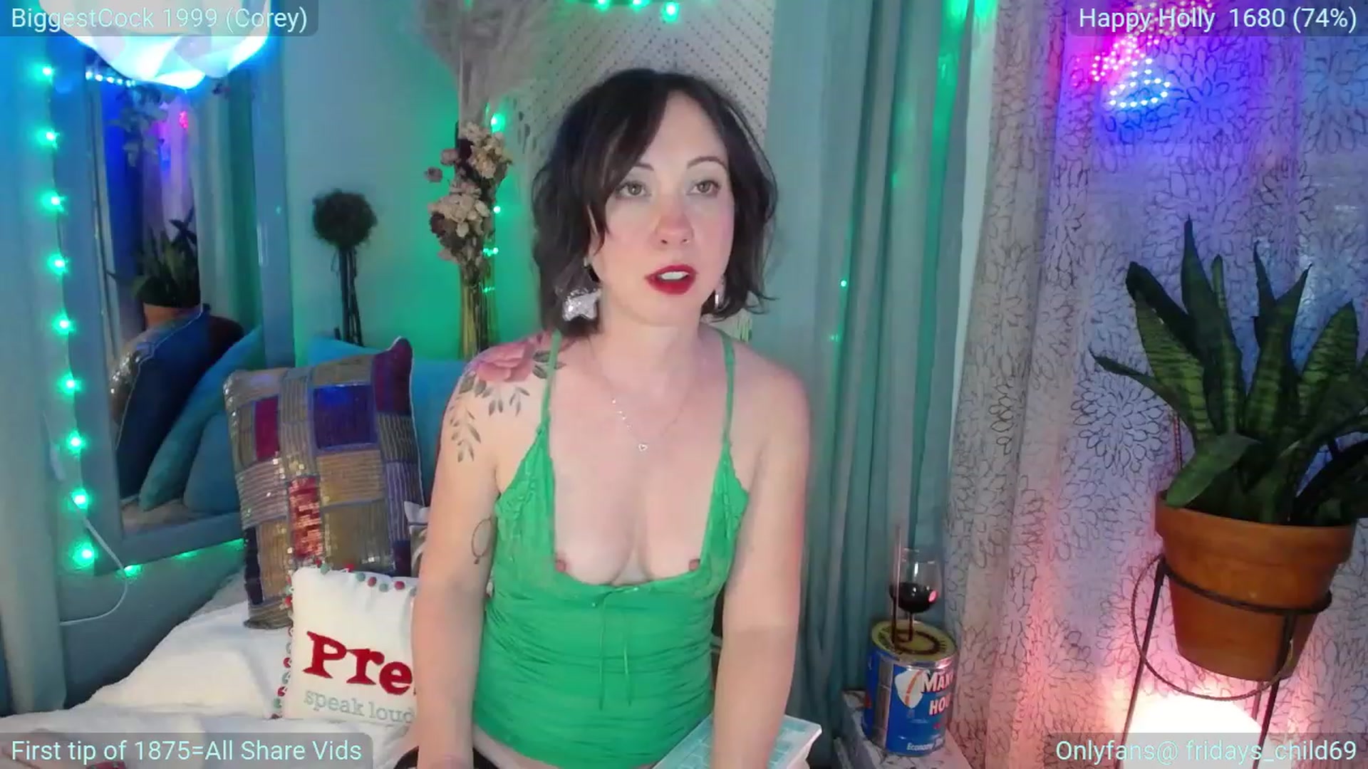 Gallery image thumbnail from Fridays_Child's myfreecams stream on, 03/17/2023, 23:47 image 13 of 20
