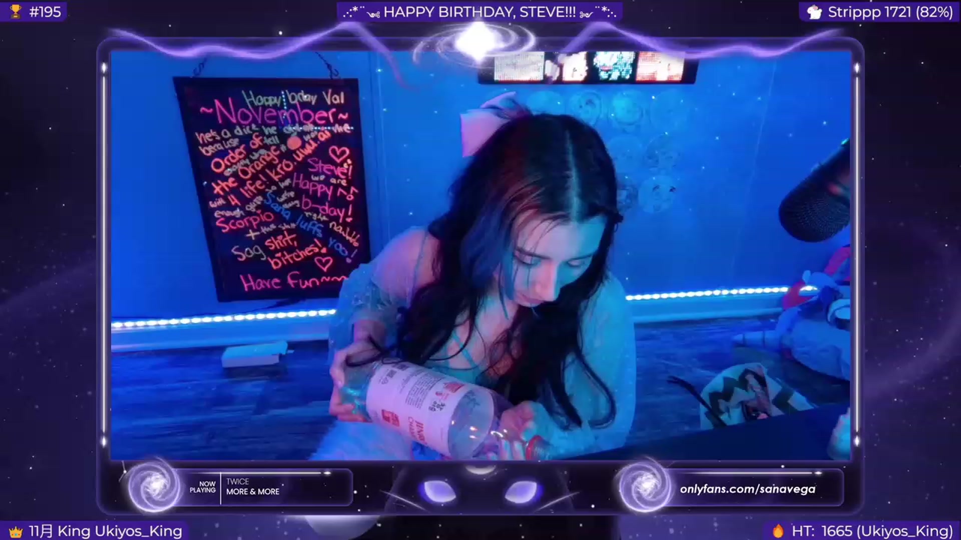 Gallery image thumbnail from FriendsUkiyo's myfreecams stream on, 11/15/2023, 10:45 image 15 of 20