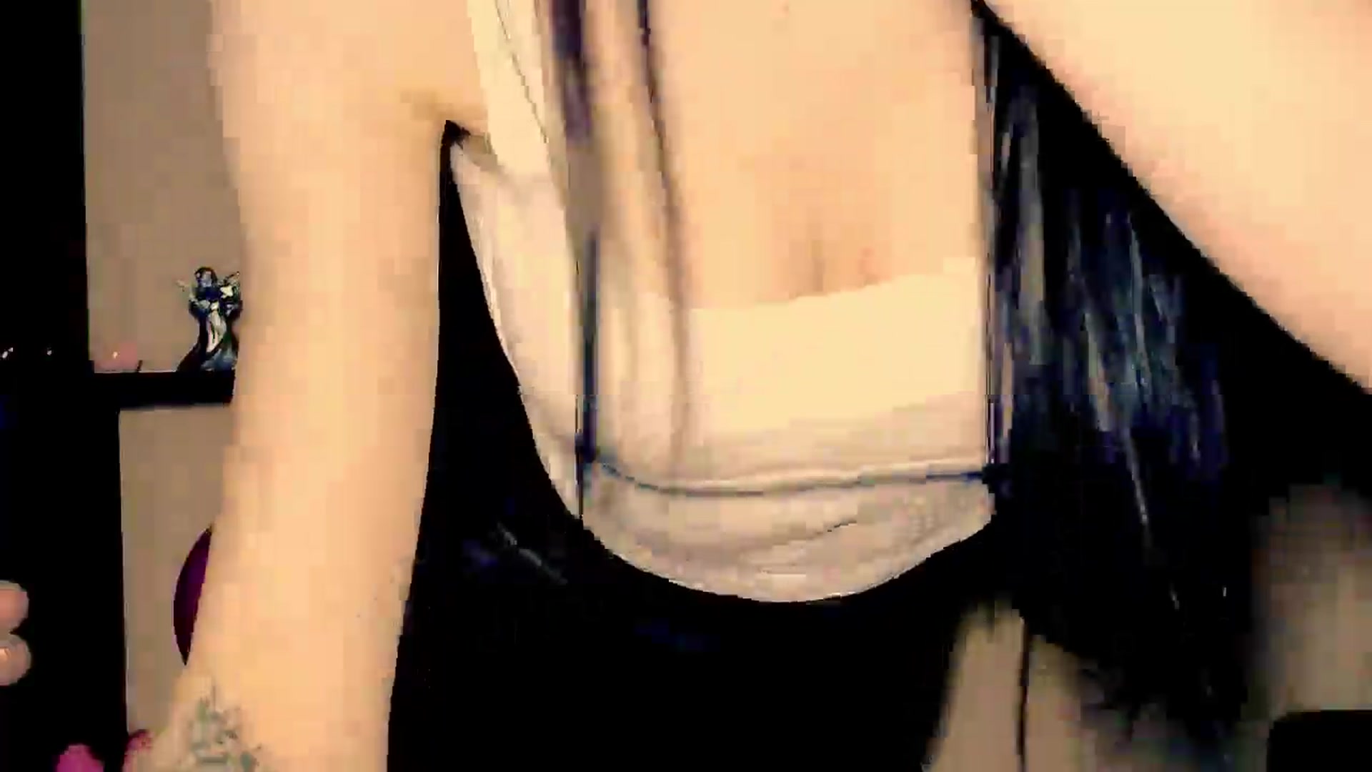 Gallery image thumbnail from Frioninny's myfreecams stream on, 03/05/2026, 18:42 image 16 of 20