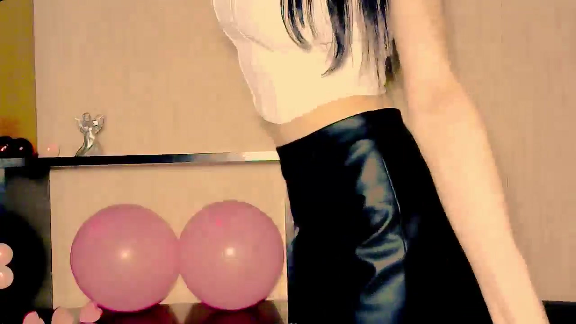 Gallery image thumbnail from Frioninny's myfreecams stream on, 03/05/2026, 18:42 image 15 of 20