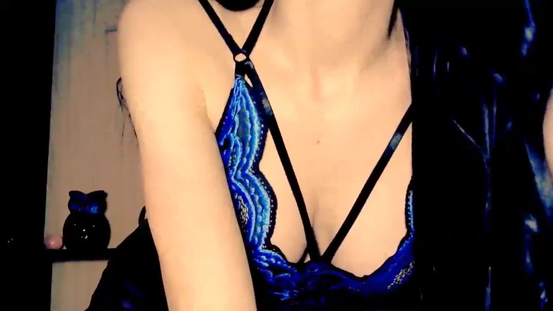 Gallery image thumbnail from Frioninny's myfreecams stream on, 03/07/2026, 21:23 image 6 of 20