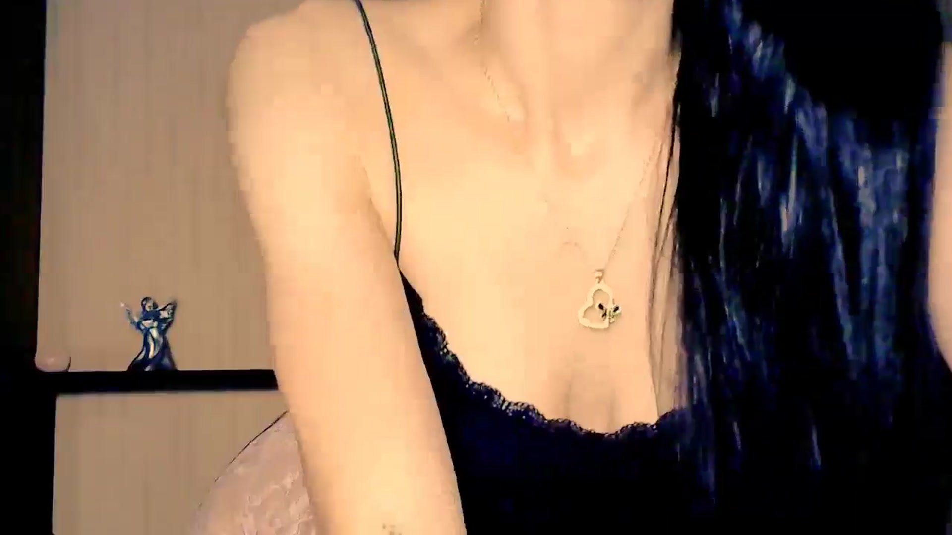 Gallery image thumbnail from Frioninny's myfreecams stream on, 03/15/2026, 19:52 image 9 of 20