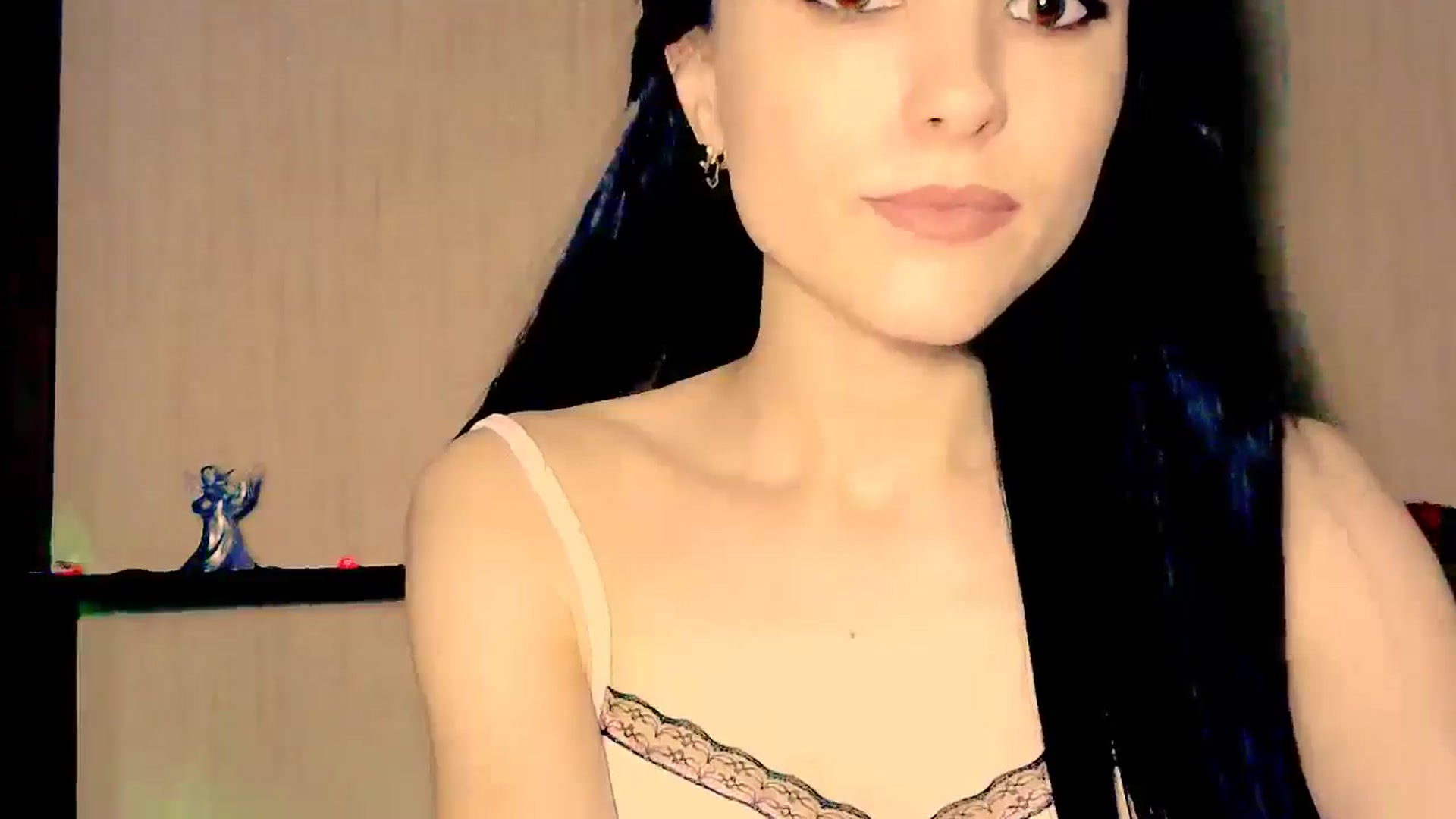 Gallery image thumbnail from Frioninny's myfreecams stream on, 03/17/2026, 20:11 image 8 of 20