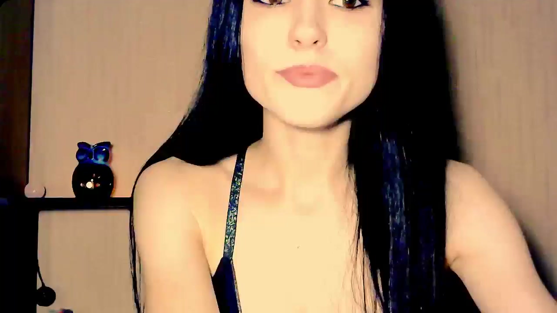 Gallery image thumbnail from Frioninny's myfreecams stream on, 04/01/2026, 18:50 image 5 of 20
