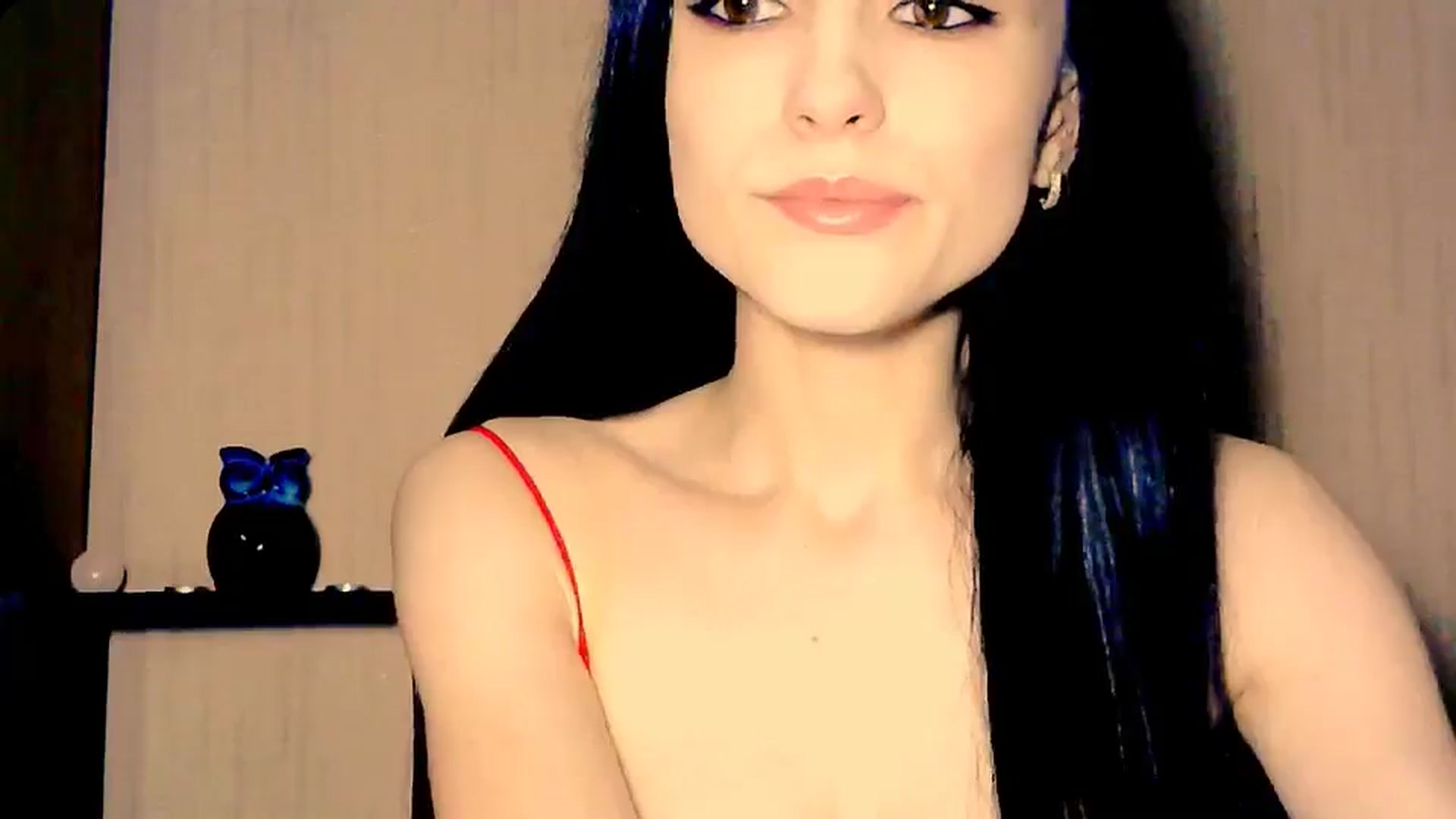 Gallery image thumbnail from Frioninny's myfreecams stream on, 04/02/2026, 18:19 image 12 of 20