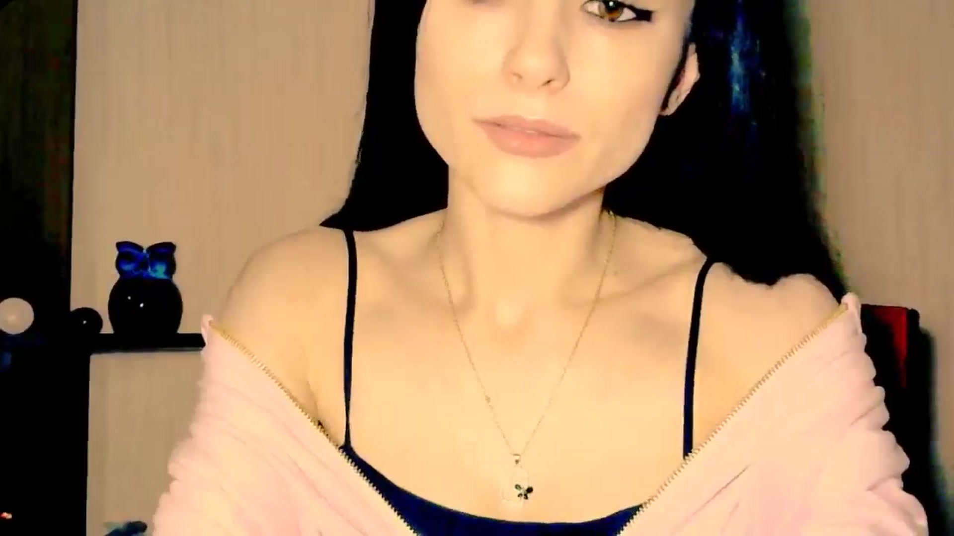 Gallery image thumbnail from Frioninny's myfreecams stream on, 04/10/2026, 20:02 image 16 of 20