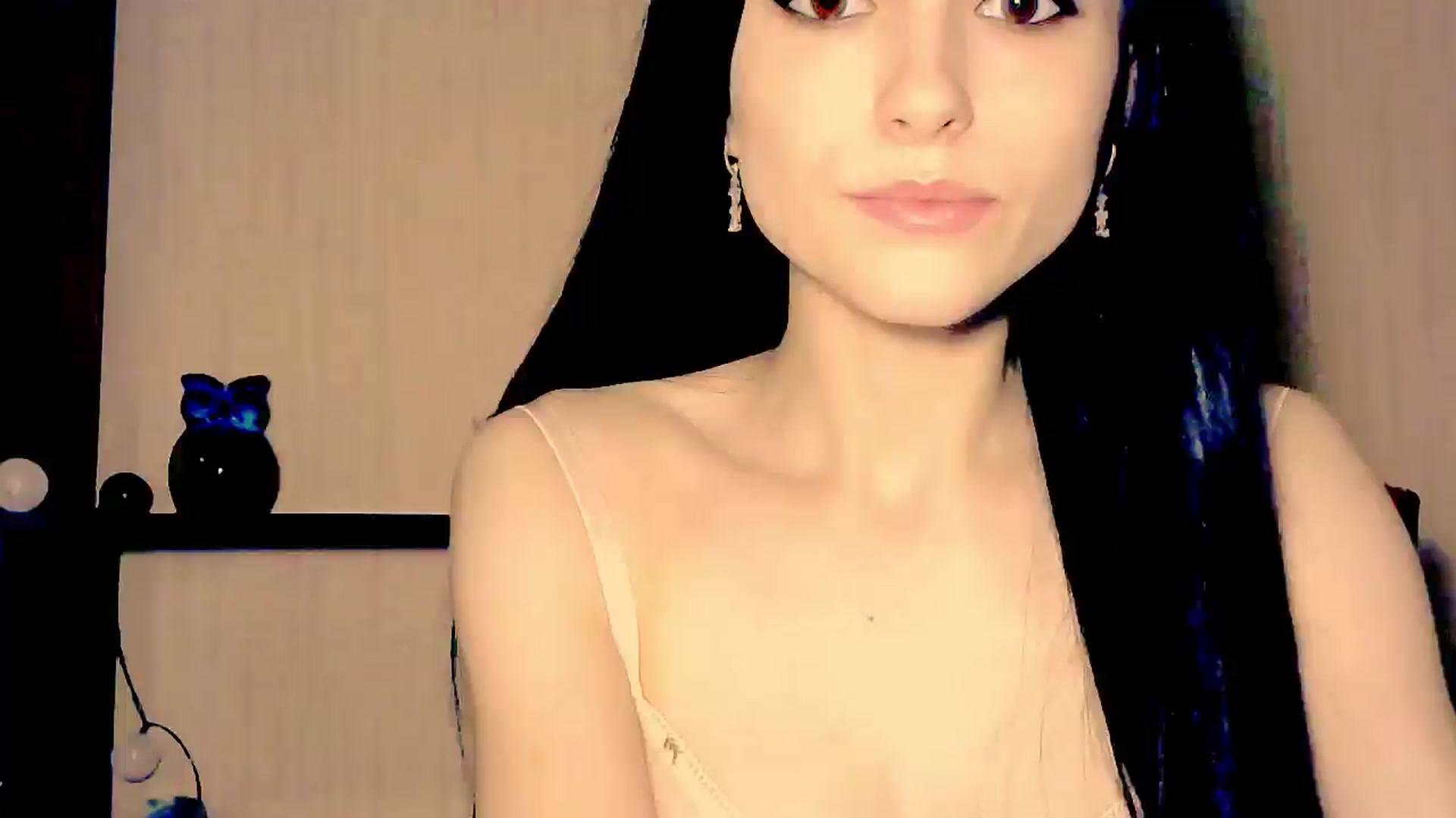 Gallery image thumbnail from Frioninny's myfreecams stream on, 04/22/2026, 19:46 image 15 of 20