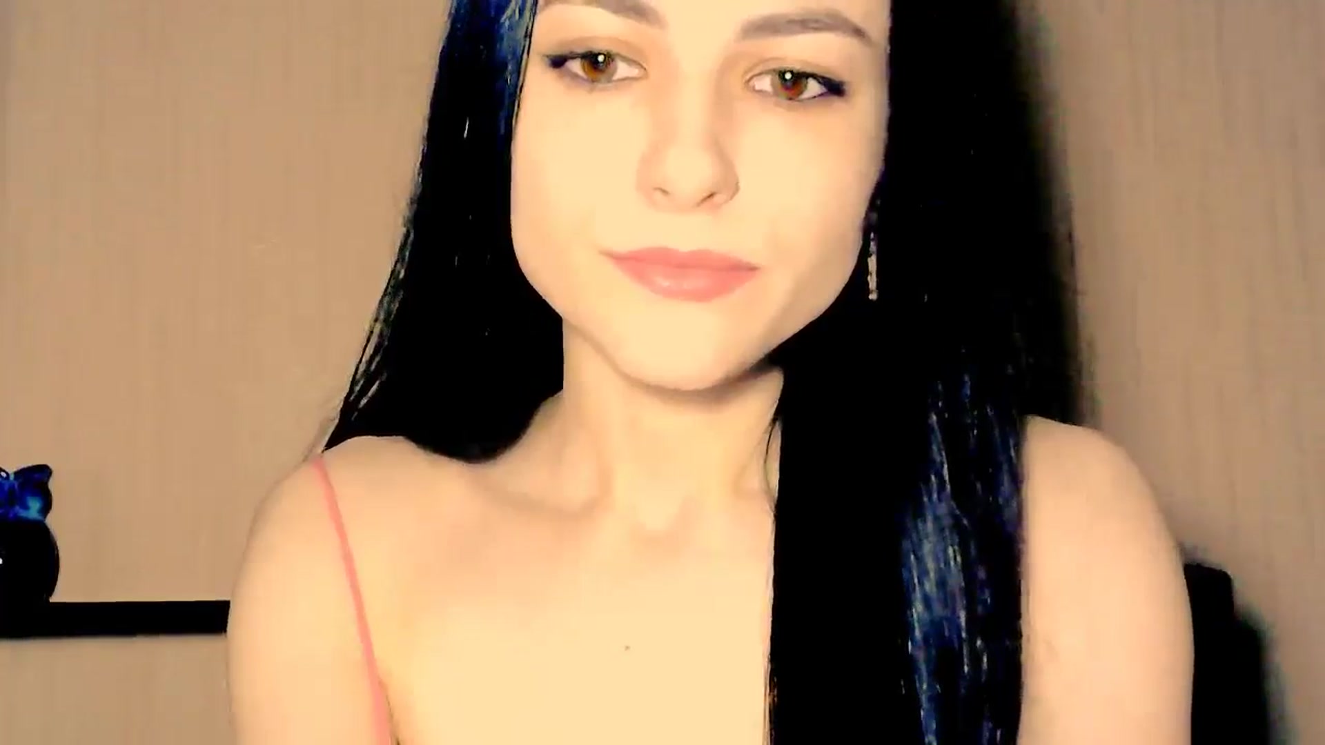 Gallery image thumbnail from Frioninny's myfreecams stream on, 04/29/2026, 20:56 image 17 of 20