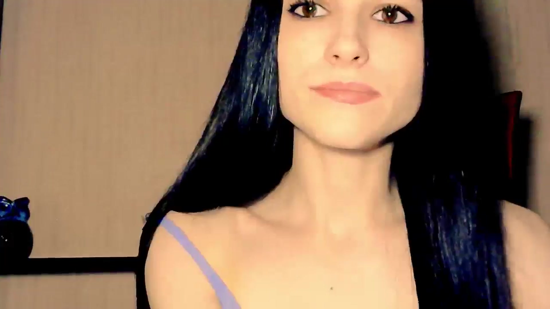 Gallery image thumbnail from Frioninny's myfreecams stream on, 04/30/2026, 20:33 image 19 of 20
