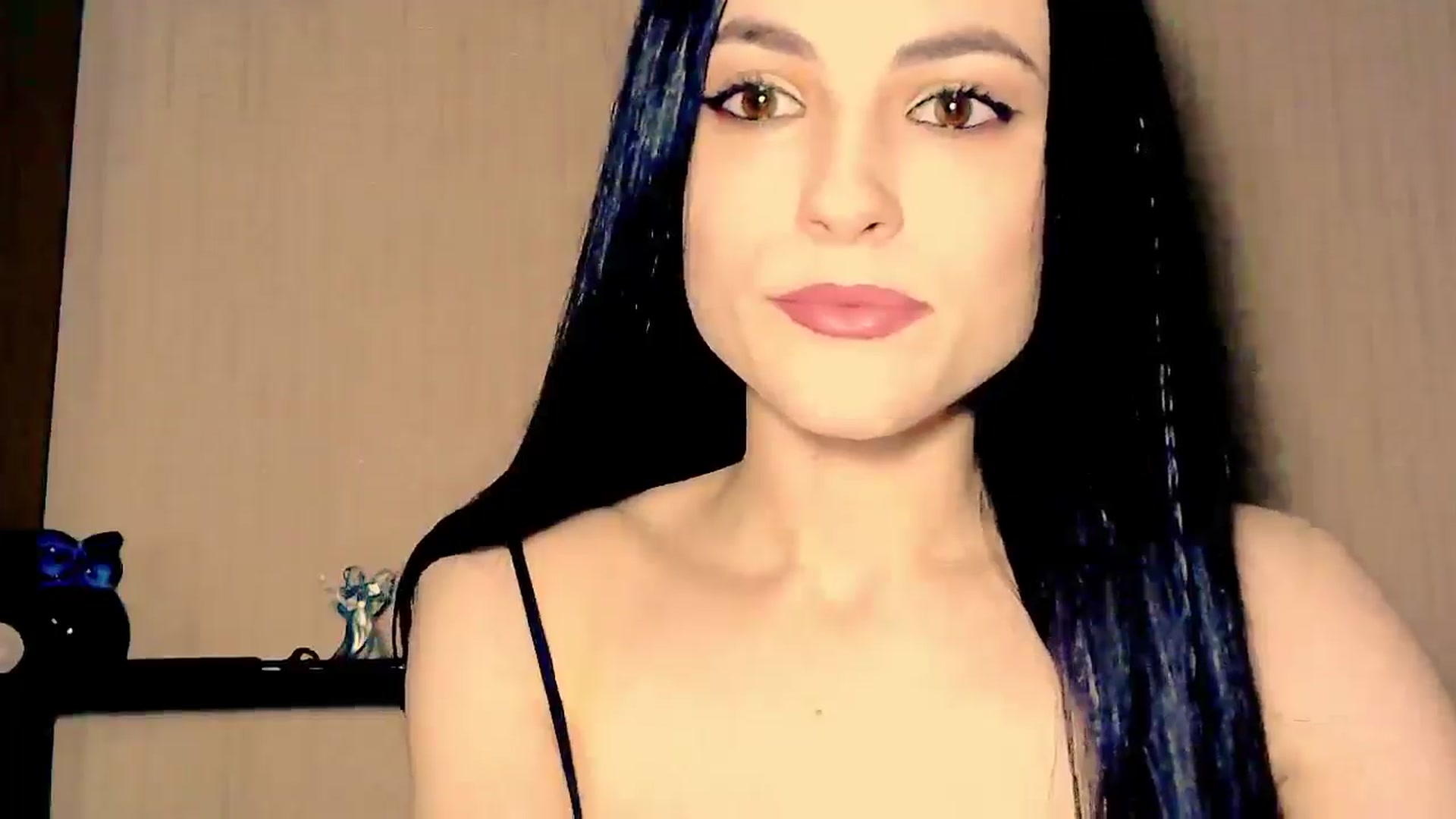 Gallery image thumbnail from Frioninny's myfreecams stream on, 05/03/2026, 19:48 image 4 of 20