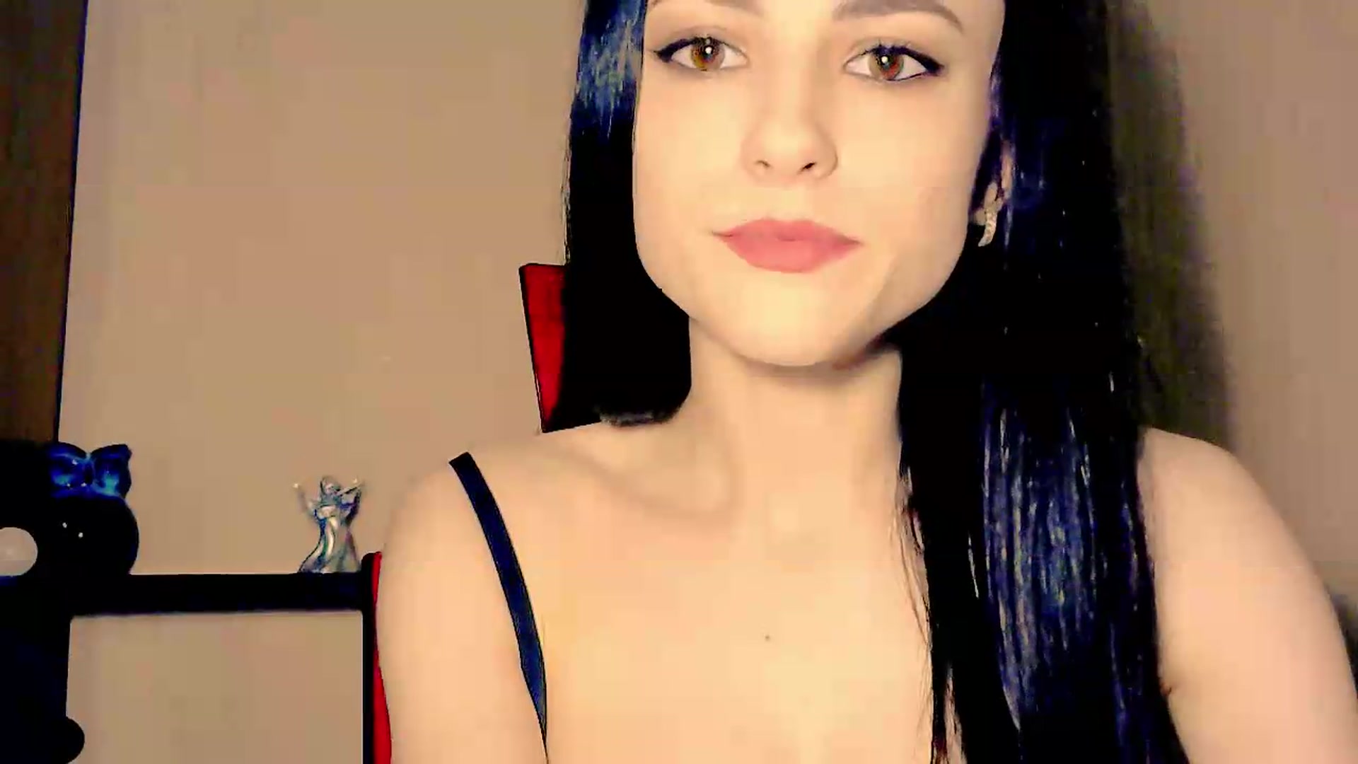 Gallery image thumbnail from Frioninny's myfreecams stream on, 05/10/2026, 19:58 image 14 of 20